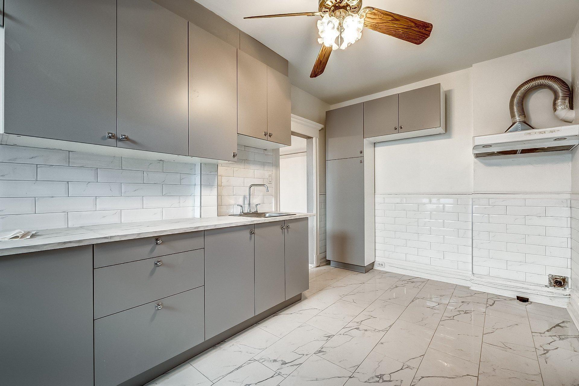 









7457

 - 7461


Av. De L'Épée

,
Montréal (Villeray/Saint-Michel/Parc-Extension),




QC
H3N2E4

