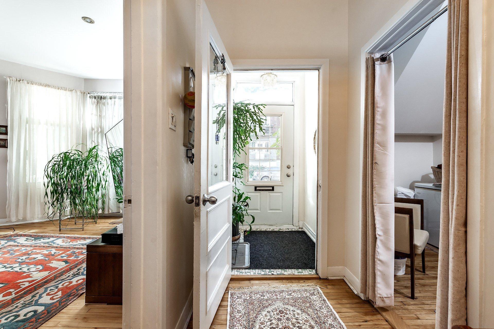 









7457

 - 7461


Av. De L'Épée

,
Montréal (Villeray/Saint-Michel/Parc-Extension),




QC
H3N2E4

