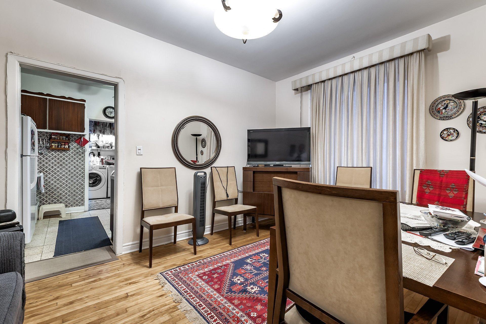 









7457

 - 7461


Av. De L'Épée

,
Montréal (Villeray/Saint-Michel/Parc-Extension),




QC
H3N2E4

