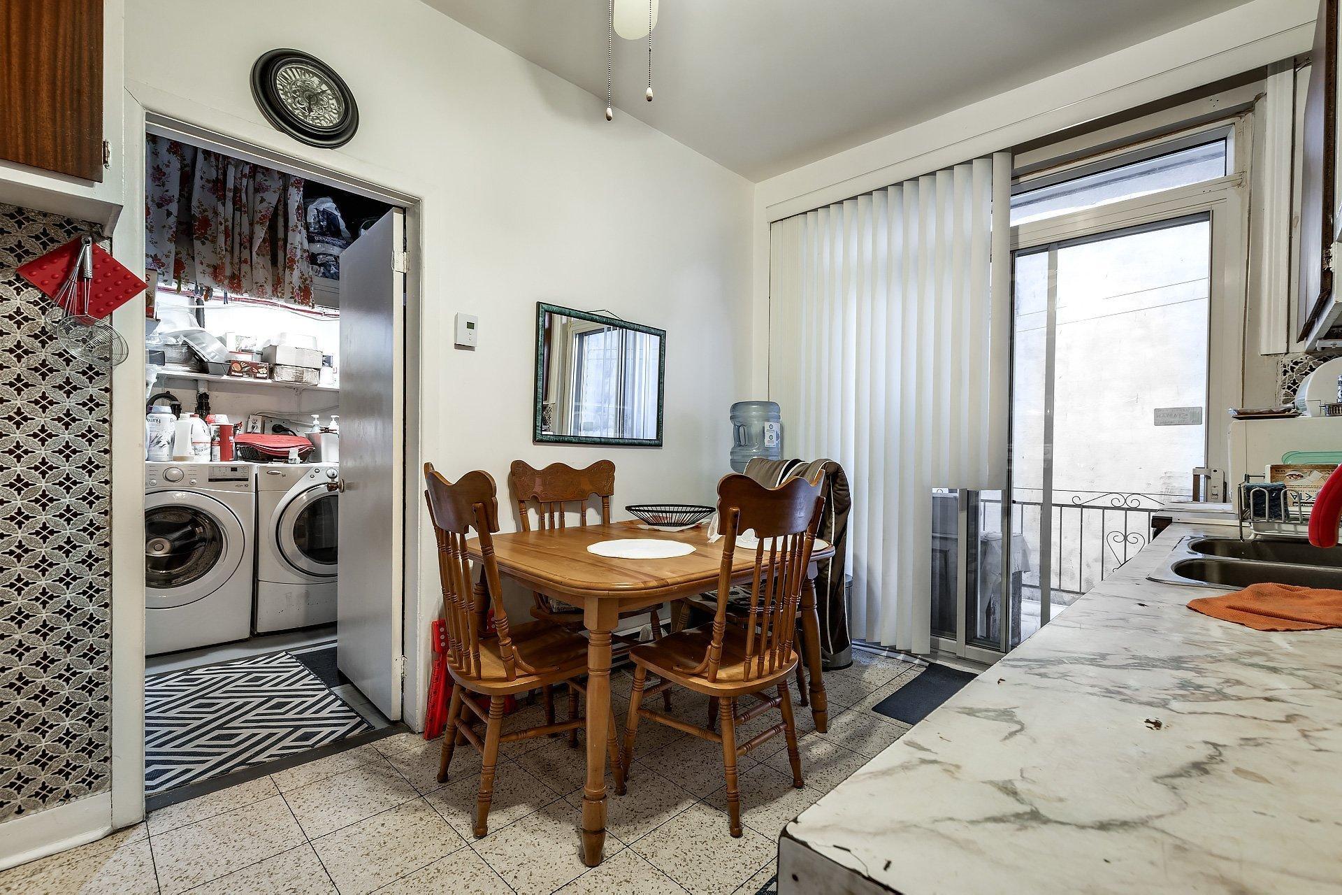 









7457

 - 7461


Av. De L'Épée

,
Montréal (Villeray/Saint-Michel/Parc-Extension),




QC
H3N2E4

