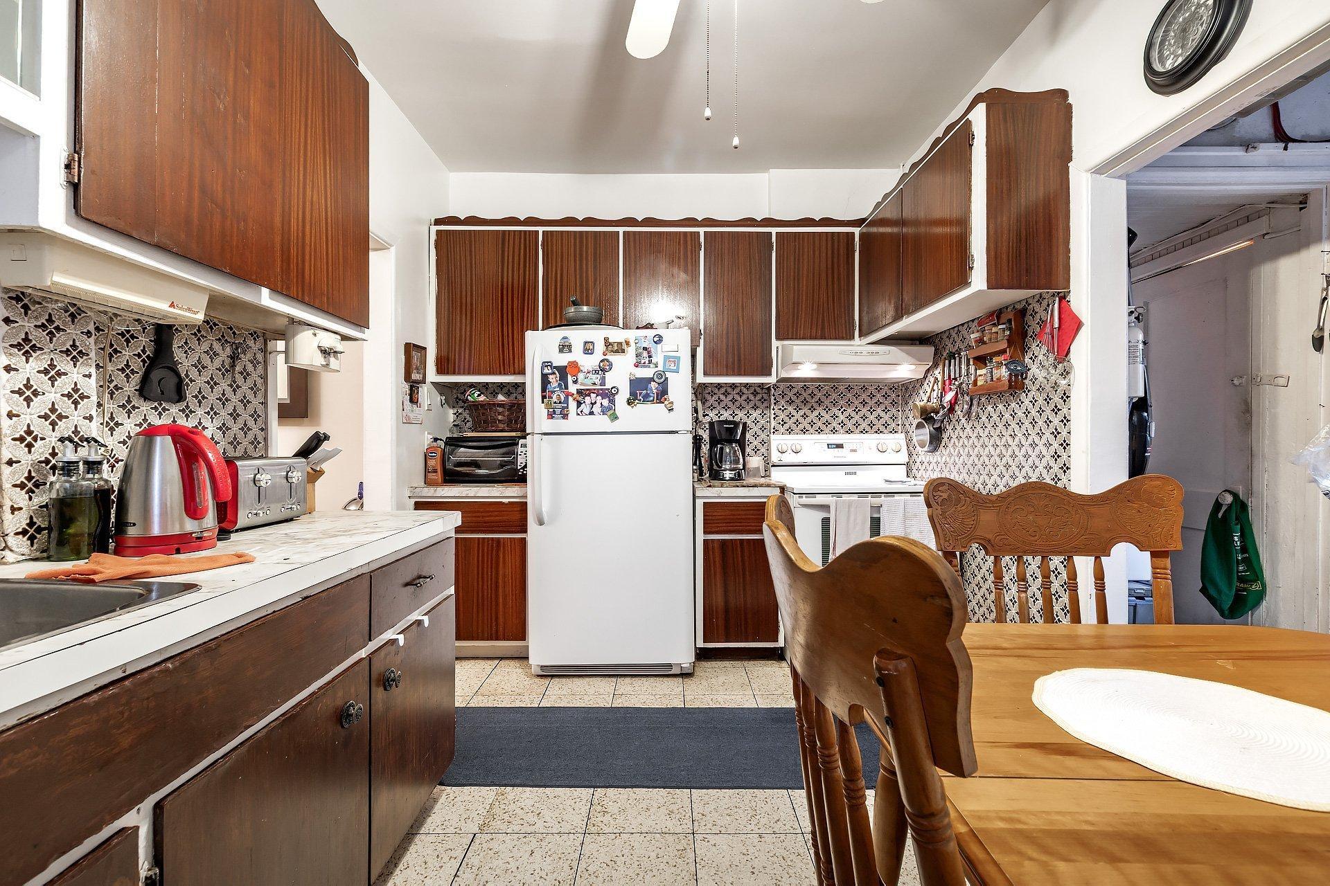 









7457

 - 7461


Av. De L'Épée

,
Montréal (Villeray/Saint-Michel/Parc-Extension),




QC
H3N2E4

