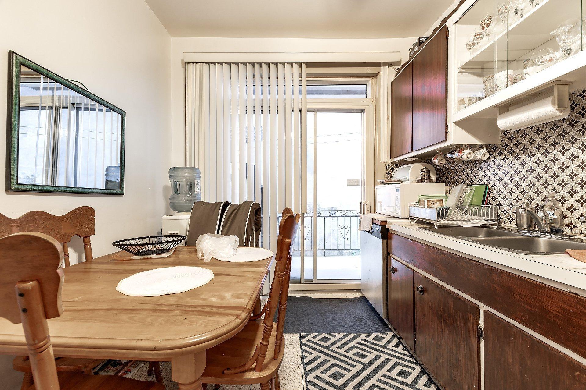 









7457

 - 7461


Av. De L'Épée

,
Montréal (Villeray/Saint-Michel/Parc-Extension),




QC
H3N2E4

