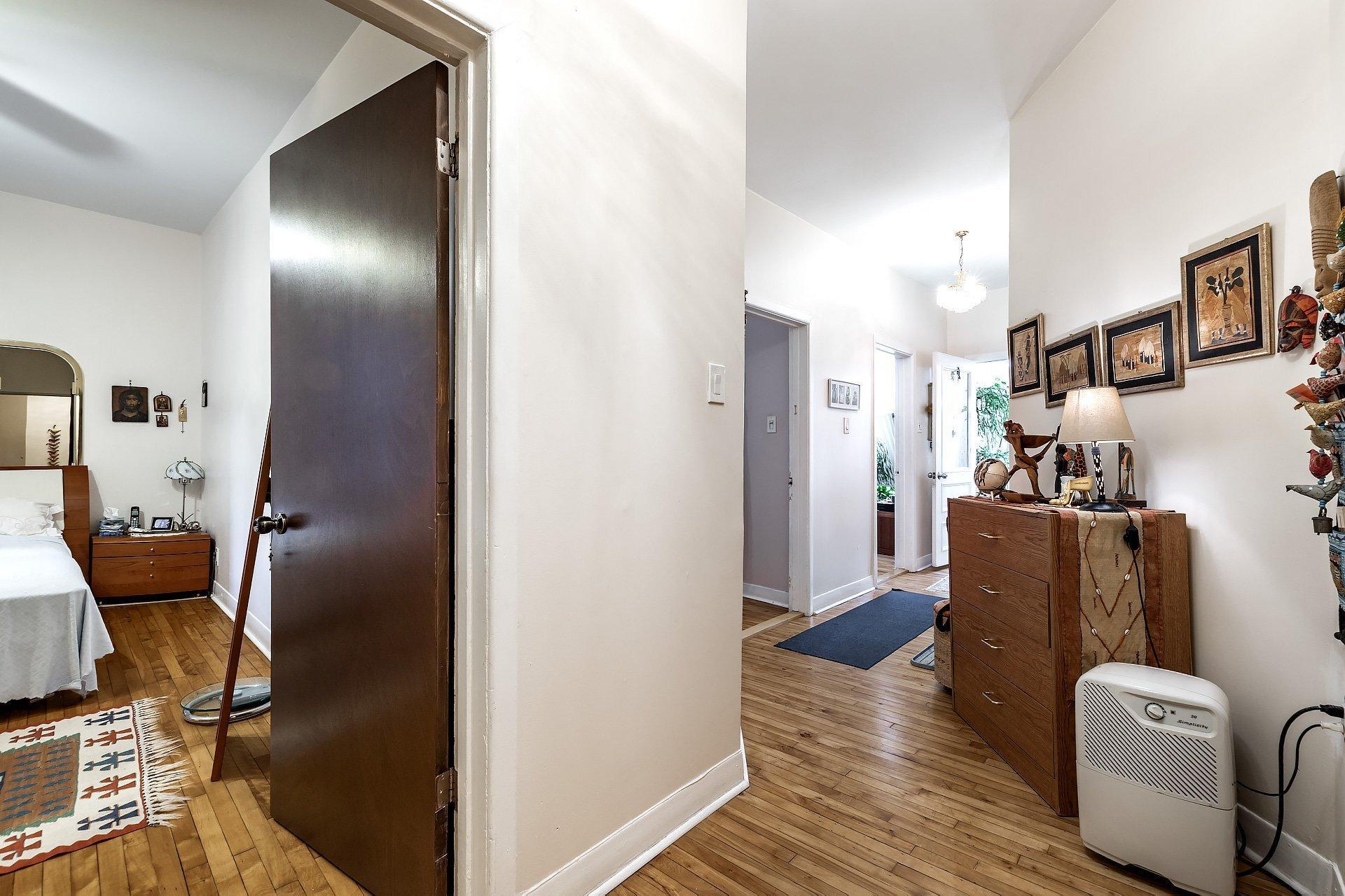 









7457

 - 7461


Av. De L'Épée

,
Montréal (Villeray/Saint-Michel/Parc-Extension),




QC
H3N2E4

