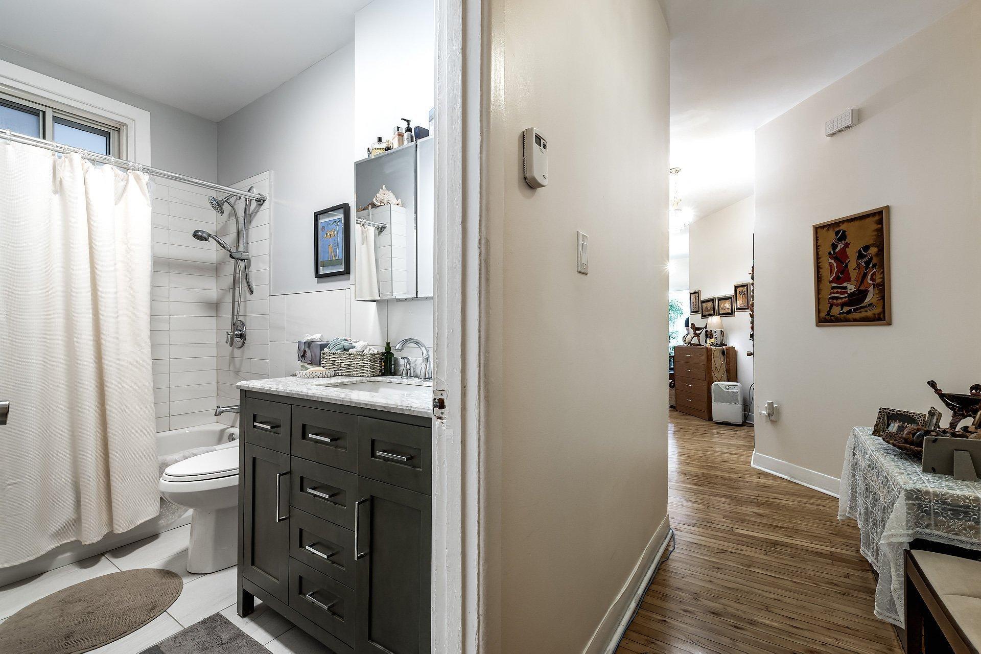 









7457

 - 7461


Av. De L'Épée

,
Montréal (Villeray/Saint-Michel/Parc-Extension),




QC
H3N2E4

