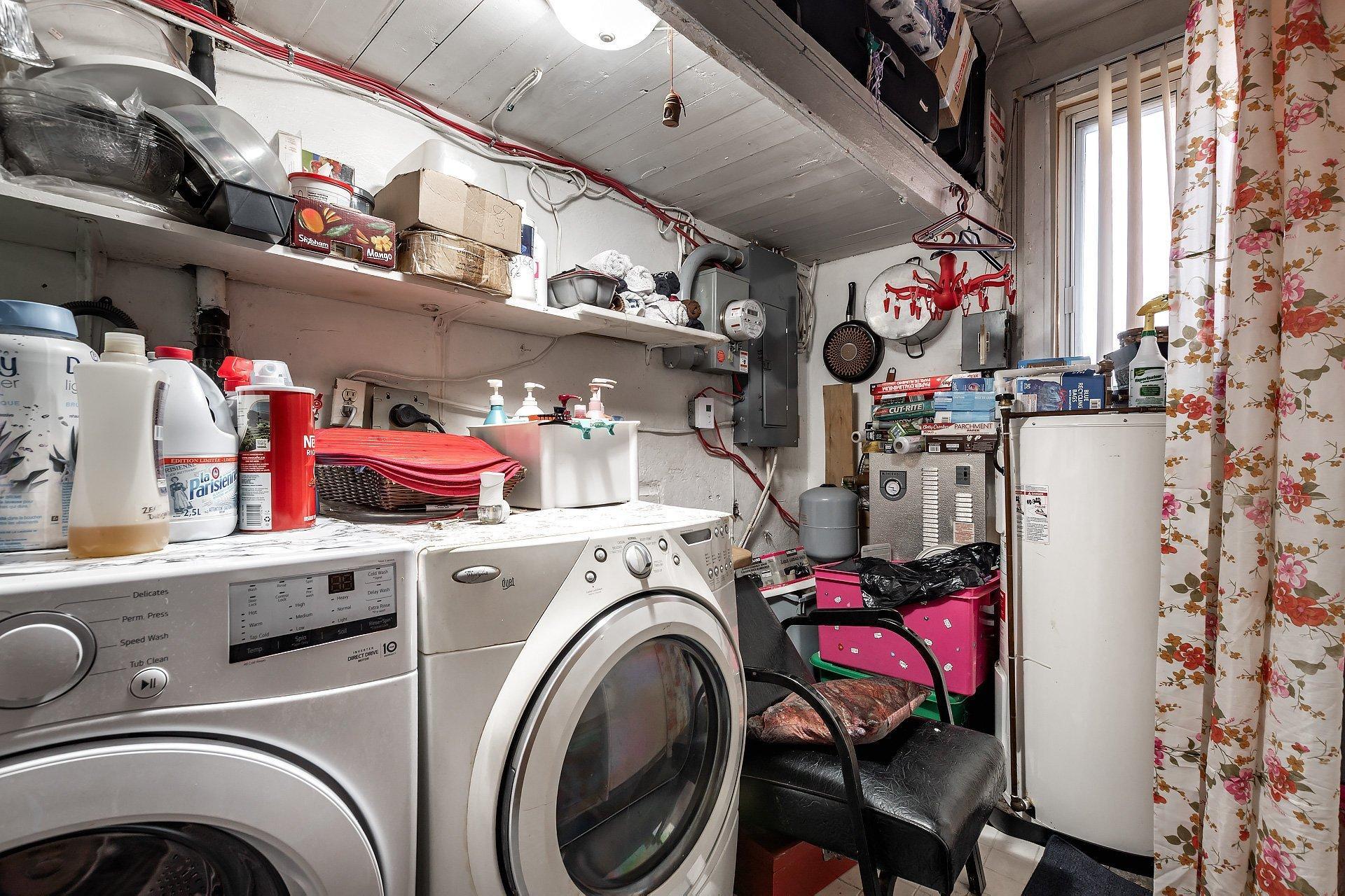 









7457

 - 7461


Av. De L'Épée

,
Montréal (Villeray/Saint-Michel/Parc-Extension),




QC
H3N2E4

