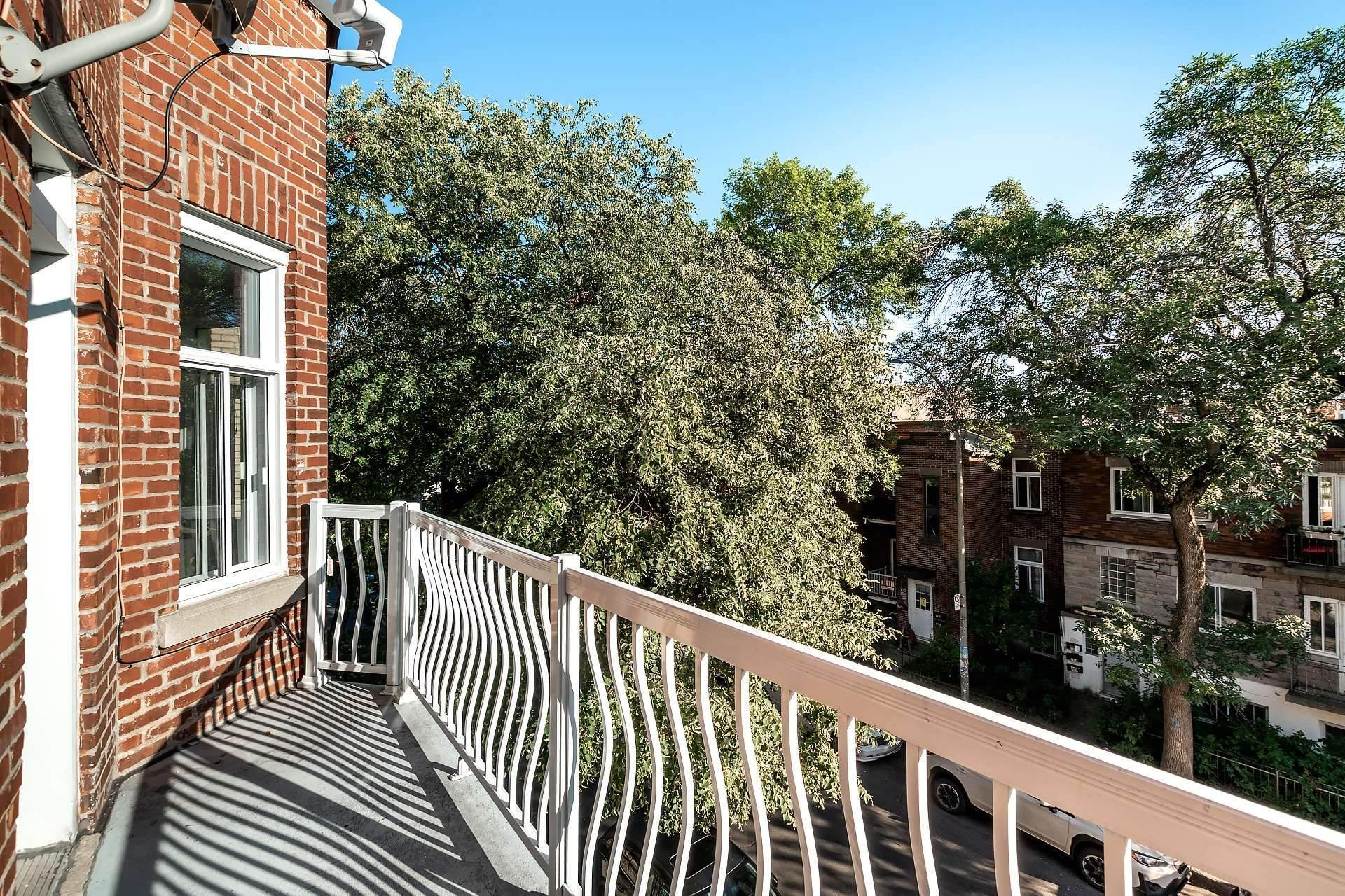 









7457

 - 7461


Av. De L'Épée

,
Montréal (Villeray/Saint-Michel/Parc-Extension),




QC
H3N2E4

