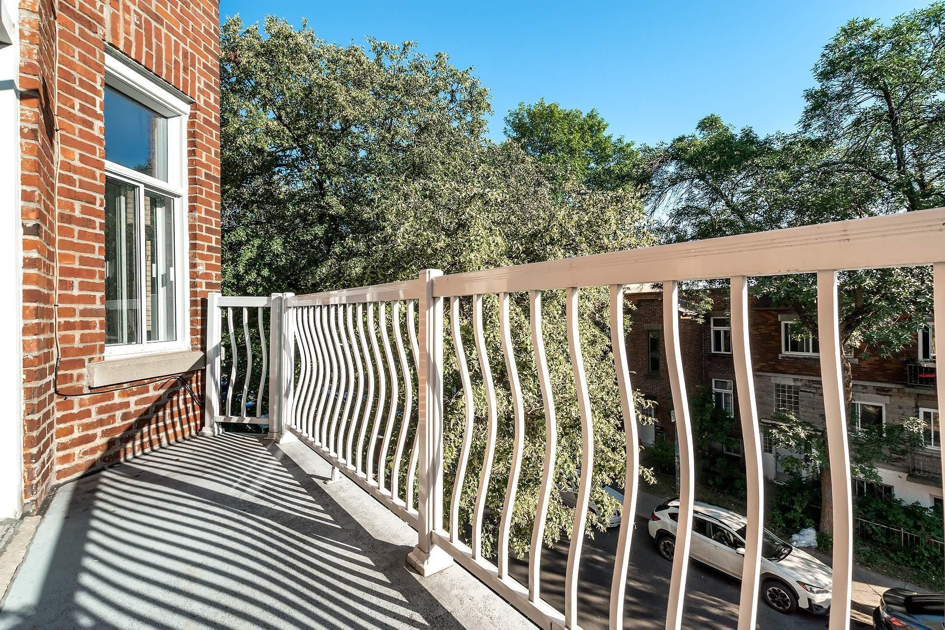 









7457

 - 7461


Av. De L'Épée

,
Montréal (Villeray/Saint-Michel/Parc-Extension),




QC
H3N2E4

