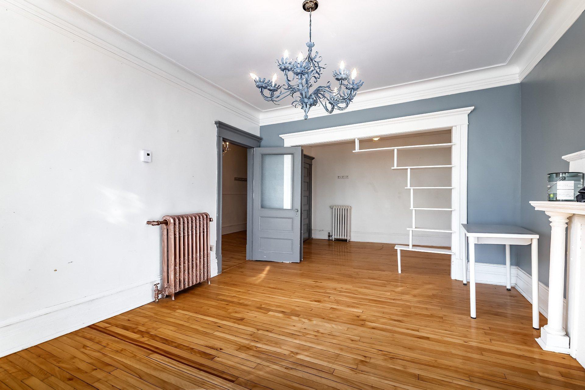 









7457

 - 7461


Av. De L'Épée

,
Montréal (Villeray/Saint-Michel/Parc-Extension),




QC
H3N2E4

