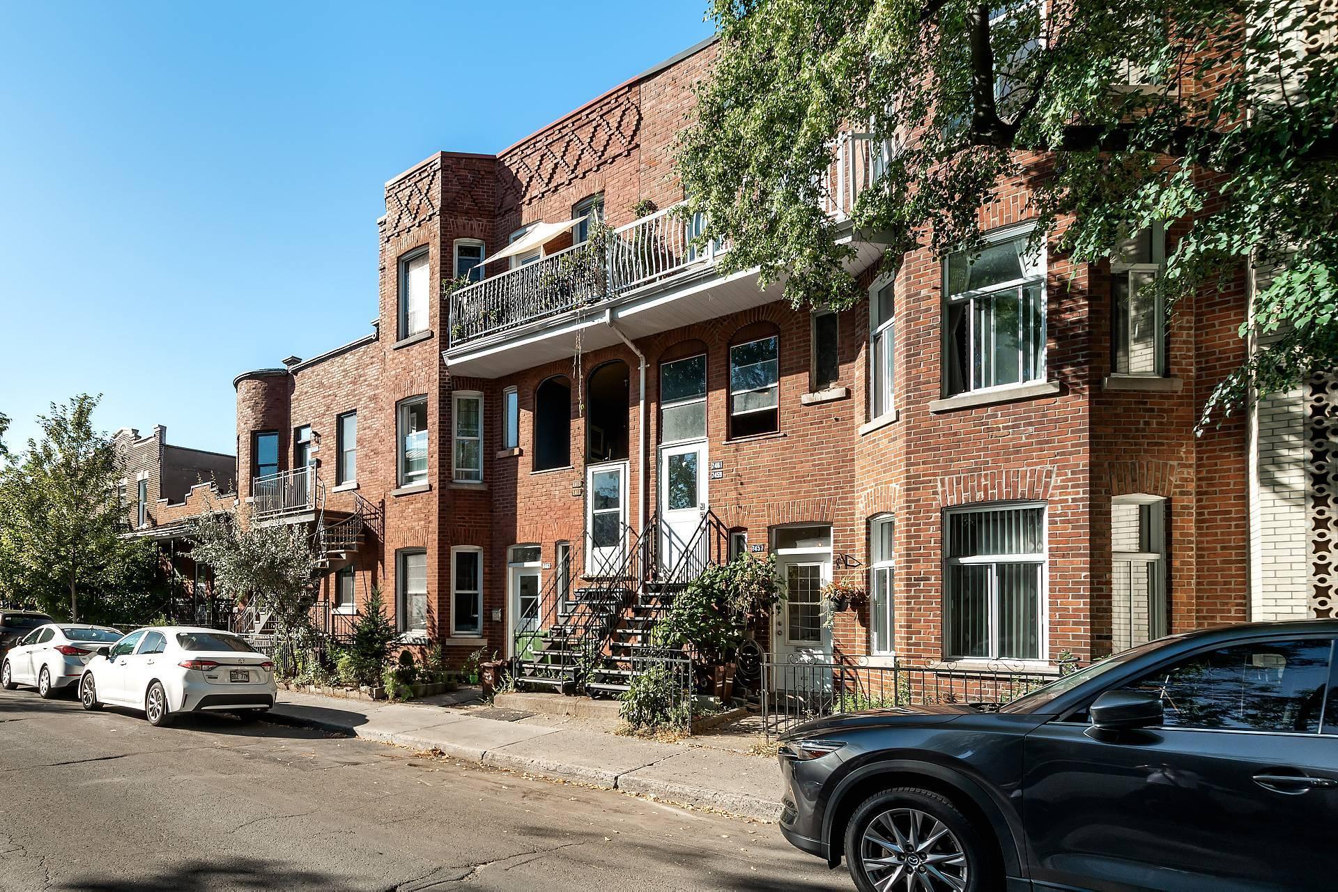 









7457

 - 7461


Av. De L'Épée

,
Montréal (Villeray/Saint-Michel/Parc-Extension),




QC
H3N2E4

