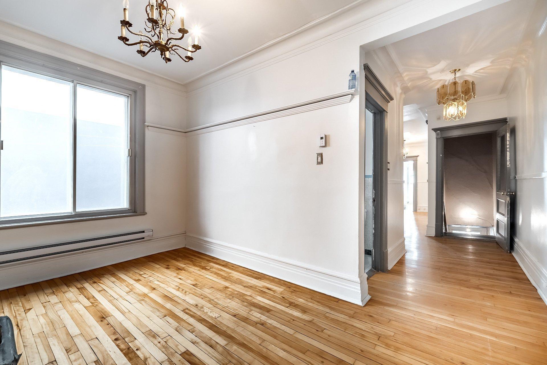 









7457

 - 7461


Av. De L'Épée

,
Montréal (Villeray/Saint-Michel/Parc-Extension),




QC
H3N2E4

