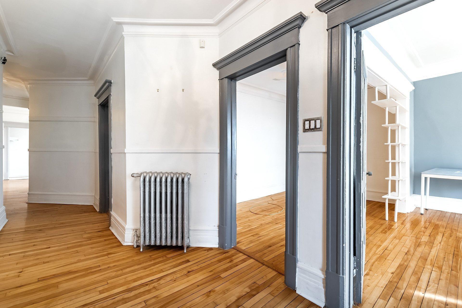 









7457

 - 7461


Av. De L'Épée

,
Montréal (Villeray/Saint-Michel/Parc-Extension),




QC
H3N2E4

