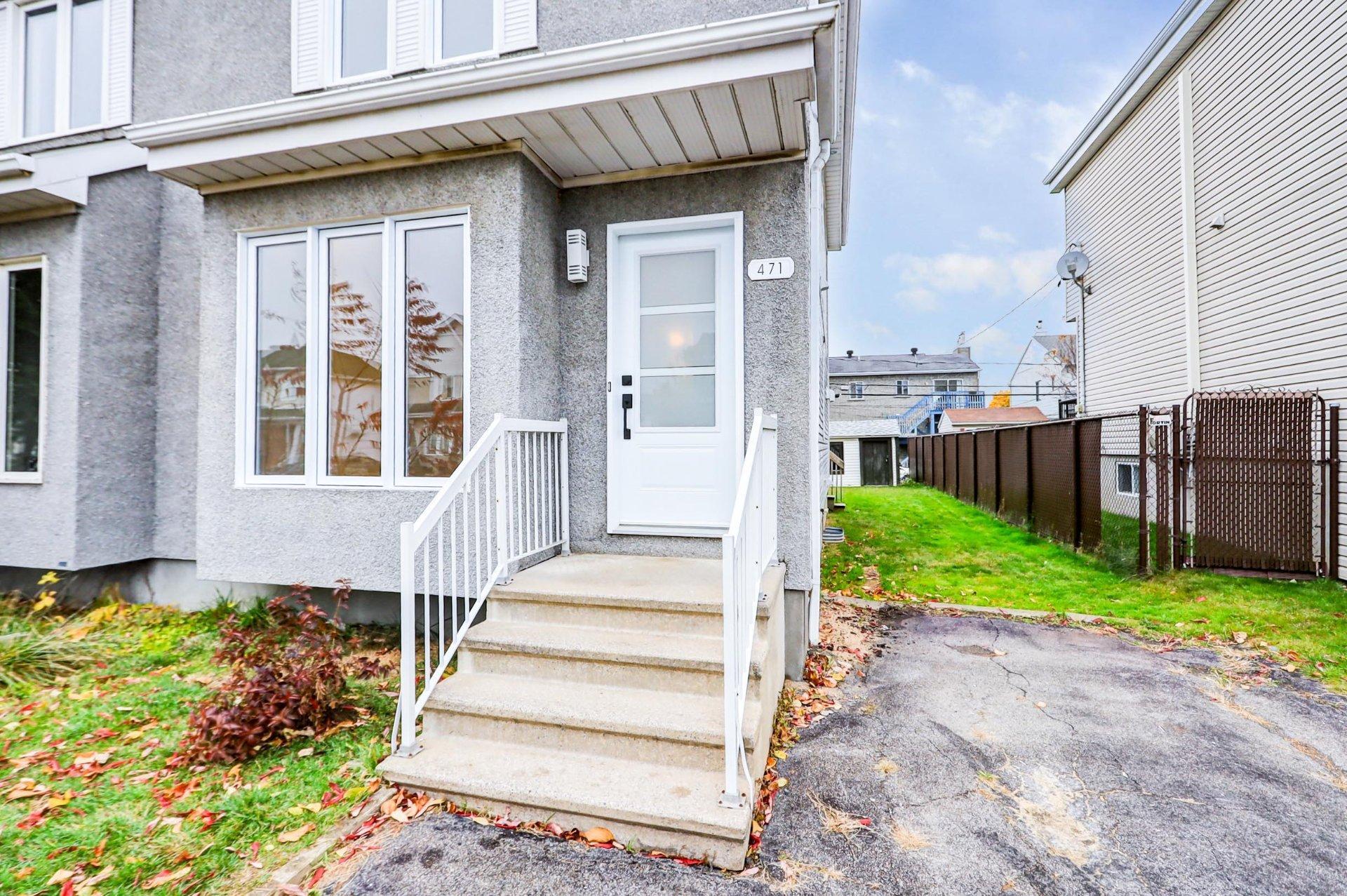 









471


Rue Médard-Bourgault

,
Laval (Sainte-Rose),




QC
H7L5G8

