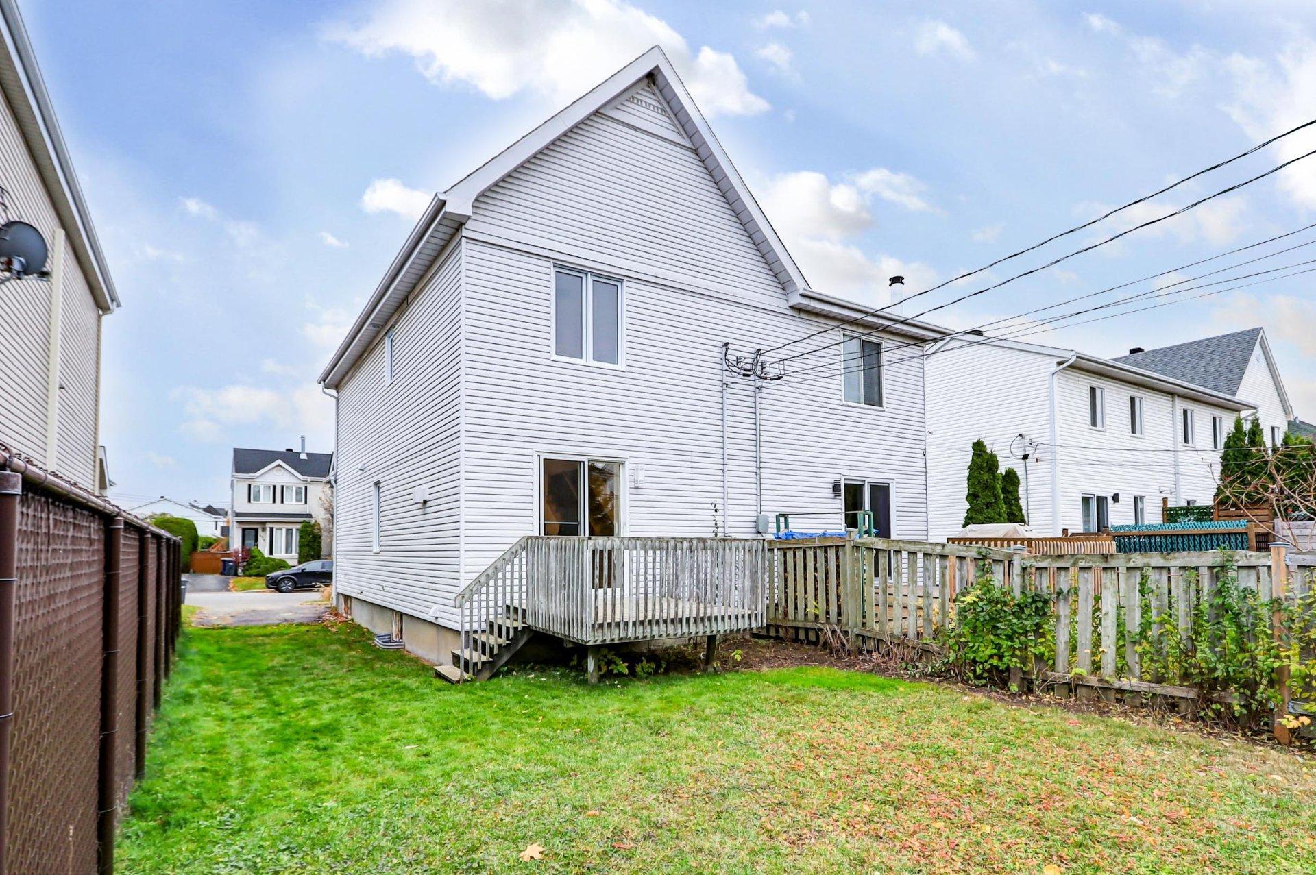 









471


Rue Médard-Bourgault

,
Laval (Sainte-Rose),




QC
H7L5G8

