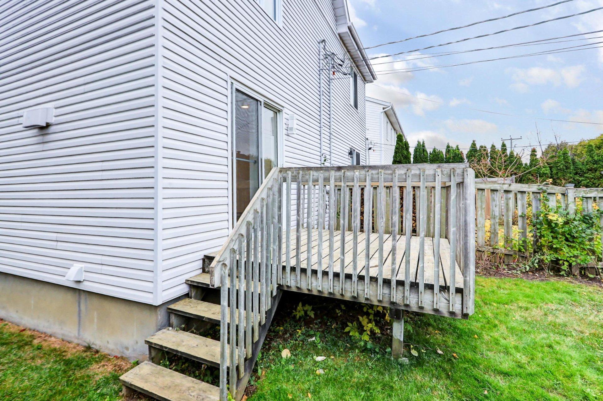 









471


Rue Médard-Bourgault

,
Laval (Sainte-Rose),




QC
H7L5G8

