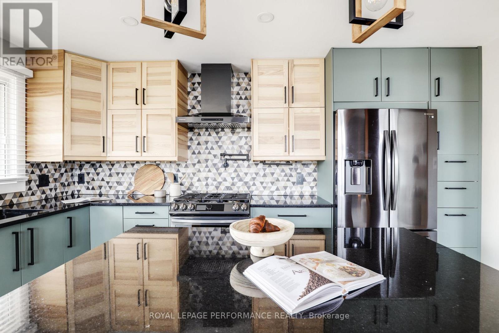 












2320 NERTA STREET

,
Ottawa,




Ontario
K1G1E5

