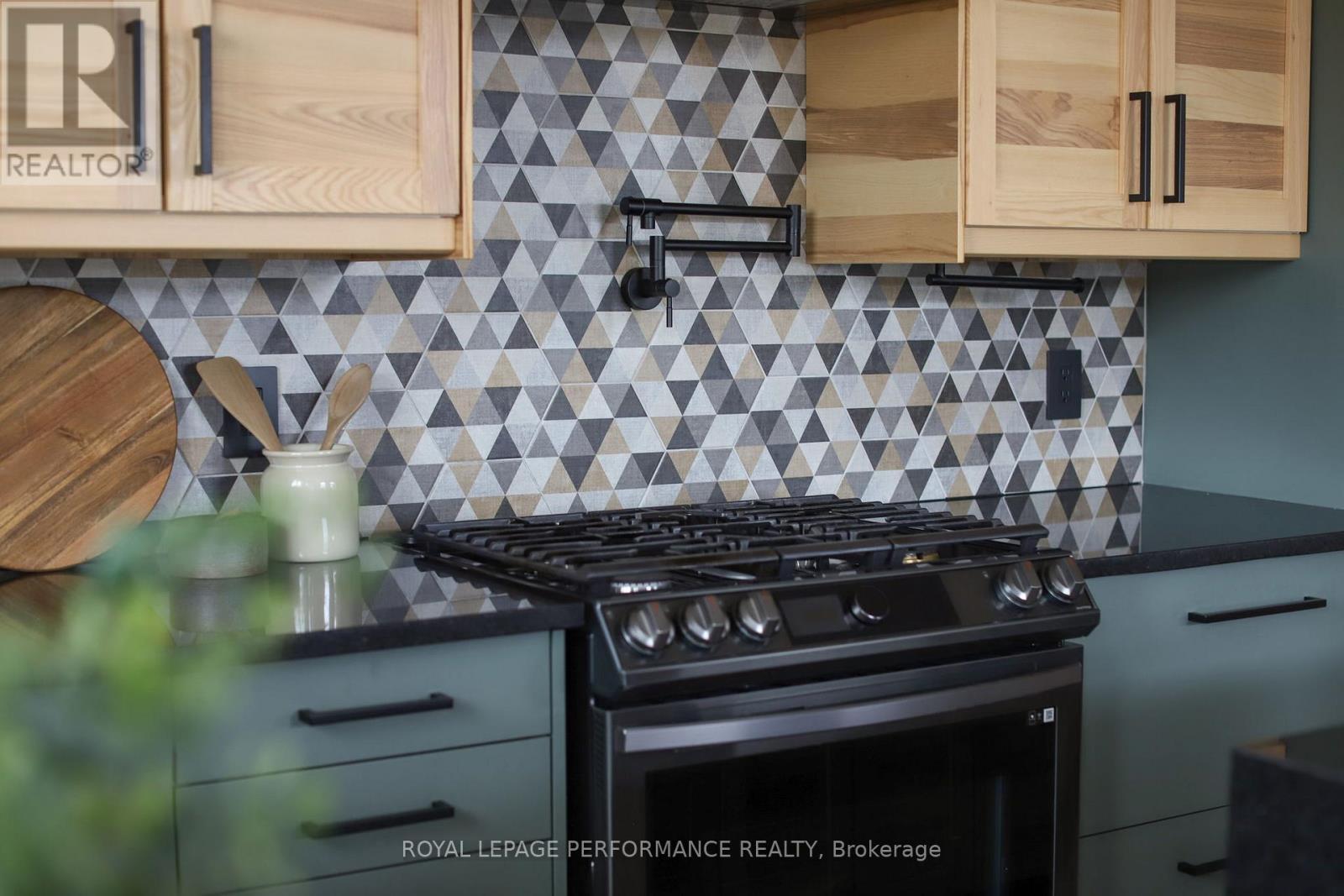 












2320 NERTA STREET

,
Ottawa,




Ontario
K1G1E5

