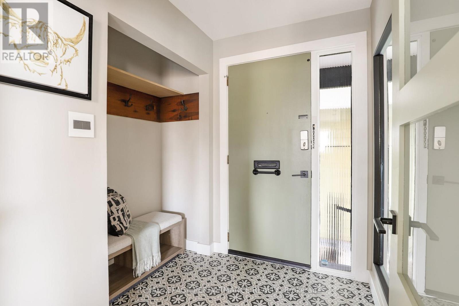 












2320 NERTA STREET

,
Ottawa,




Ontario
K1G1E5

