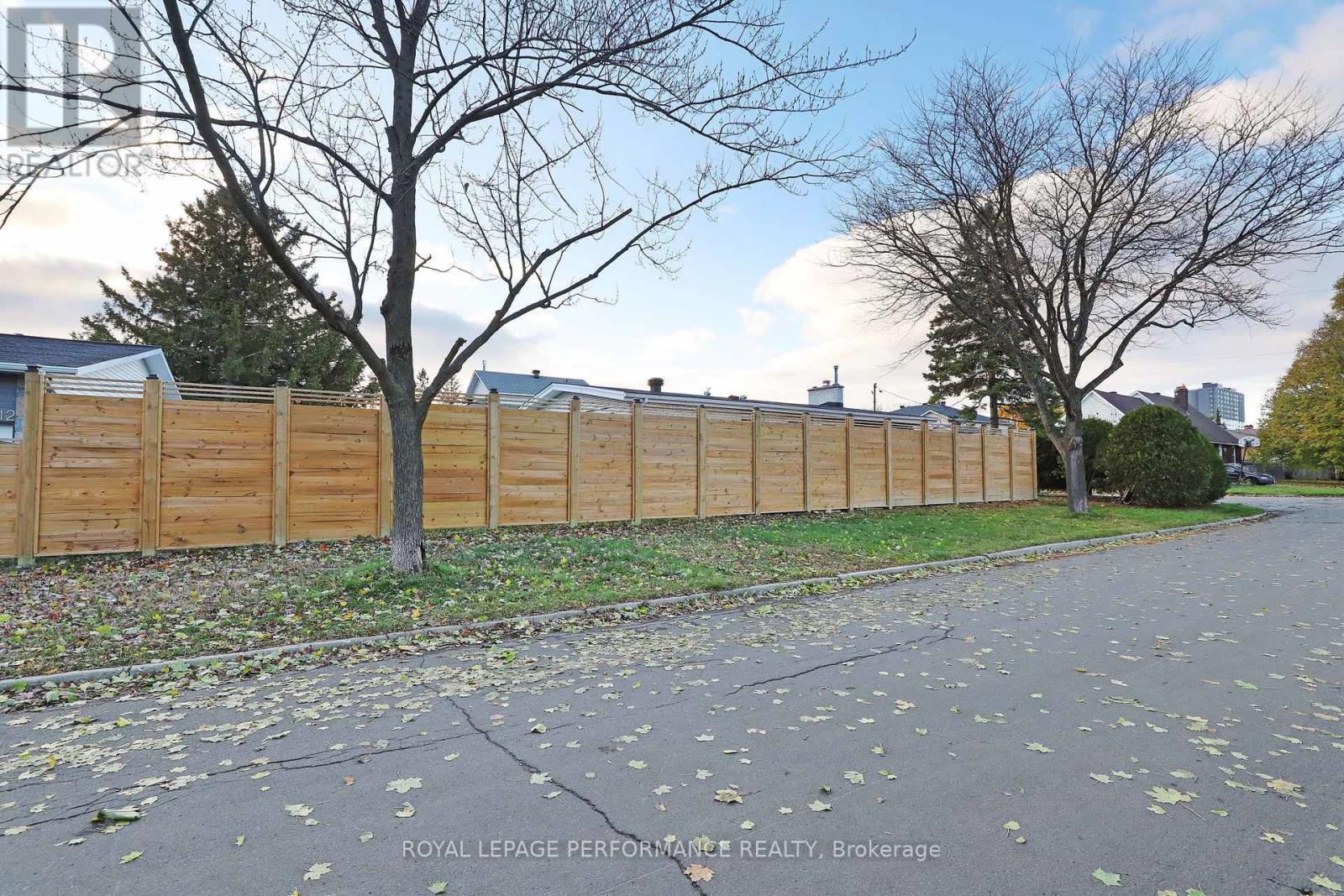 












2320 NERTA STREET

,
Ottawa,




Ontario
K1G1E5

