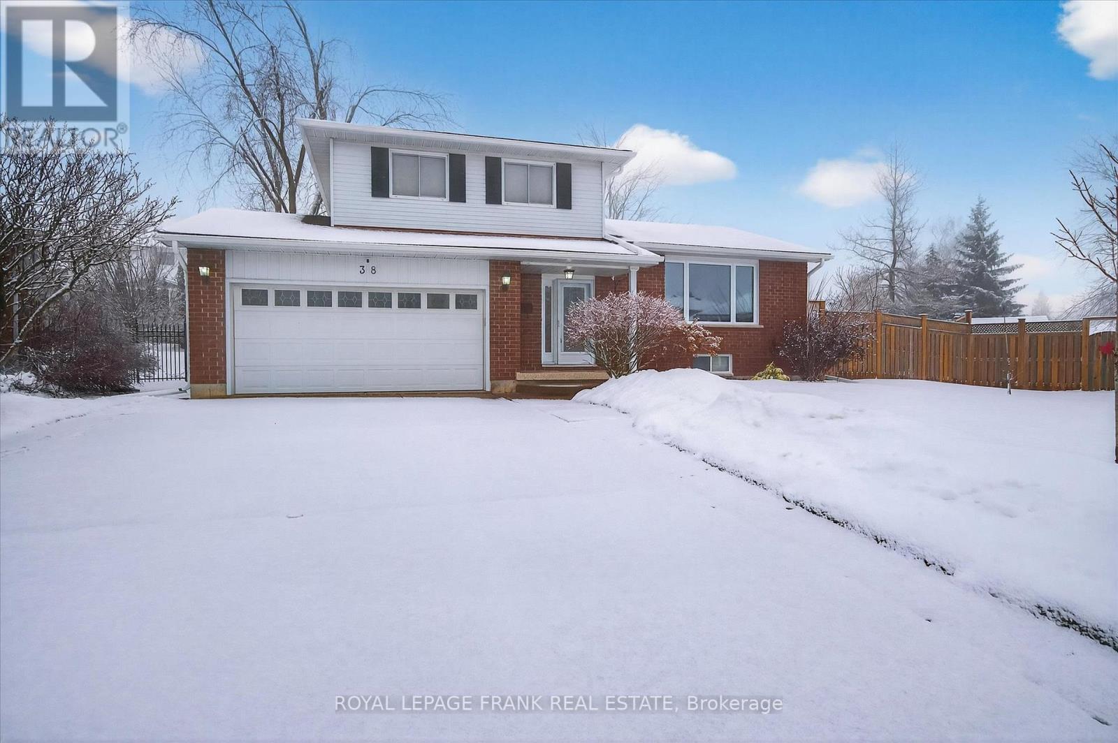 












38 CLEARVIEW COURT

,
Peterborough (Monaghan Ward 2),




Ontario
K9K2A3

