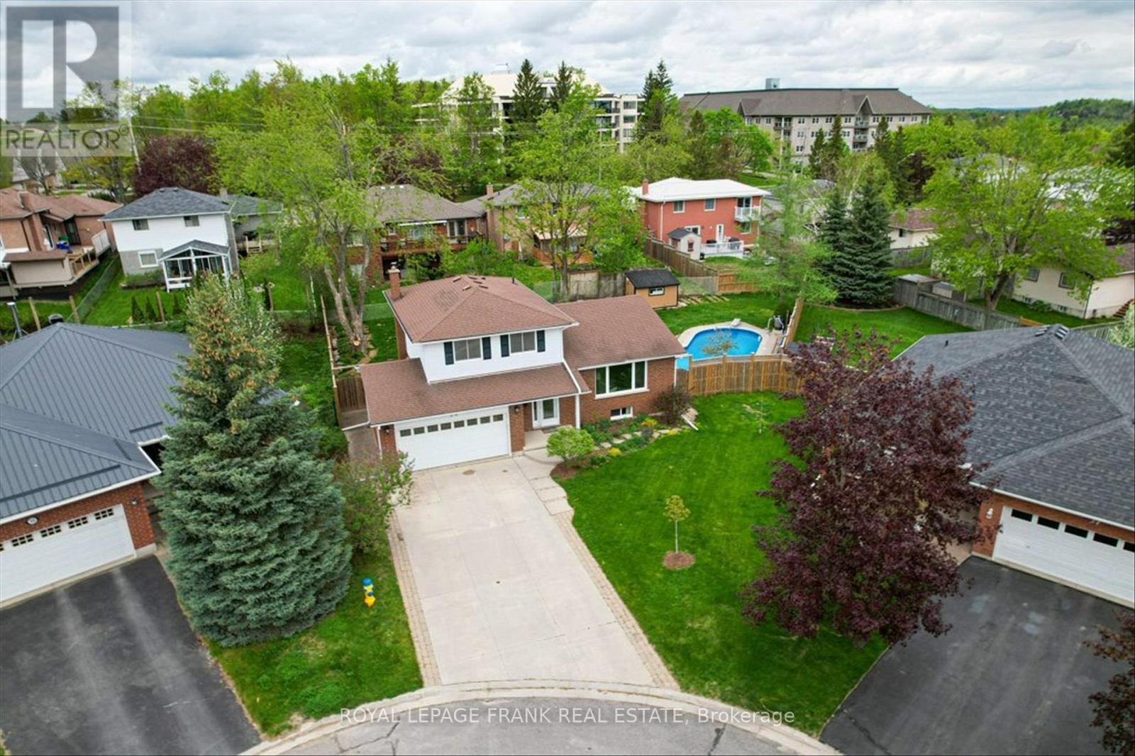 












38 CLEARVIEW COURT

,
Peterborough (Monaghan Ward 2),




Ontario
K9K2A3

