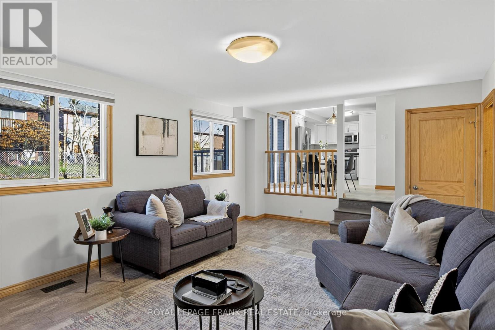 












38 CLEARVIEW COURT

,
Peterborough (Monaghan Ward 2),




Ontario
K9K2A3

