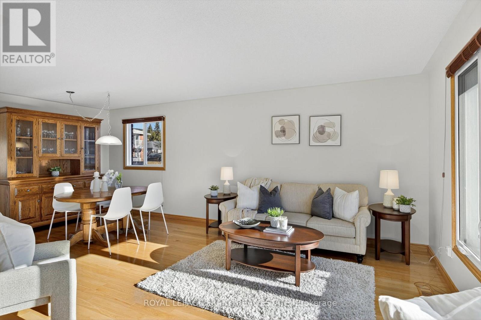 












38 CLEARVIEW COURT

,
Peterborough (Monaghan Ward 2),




Ontario
K9K2A3

