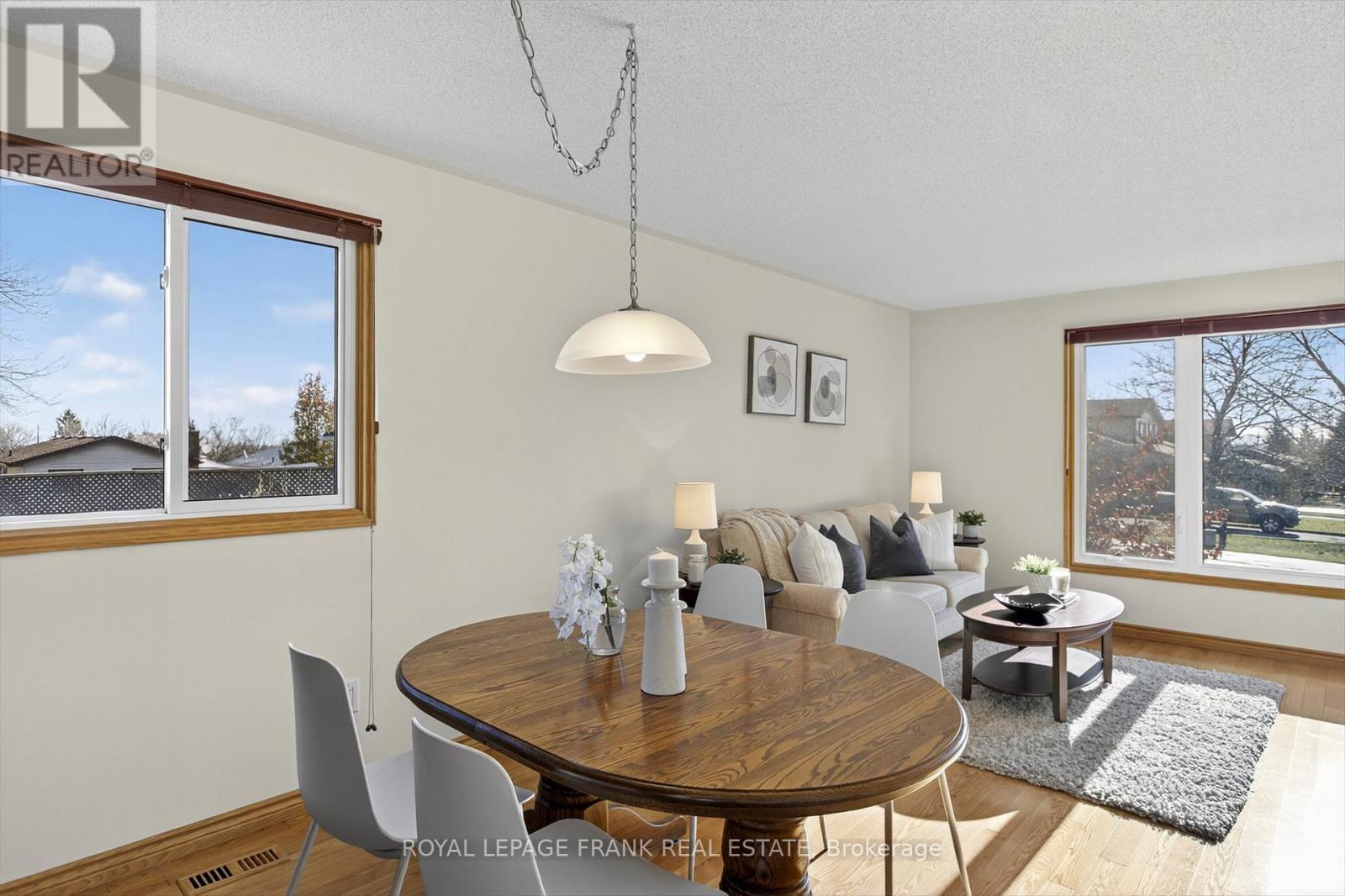 












38 CLEARVIEW COURT

,
Peterborough (Monaghan Ward 2),




Ontario
K9K2A3

