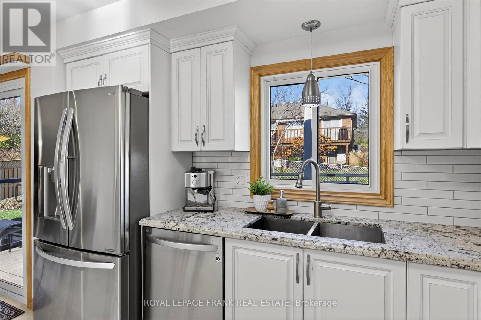 












38 CLEARVIEW COURT

,
Peterborough (Monaghan Ward 2),




Ontario
K9K2A3

