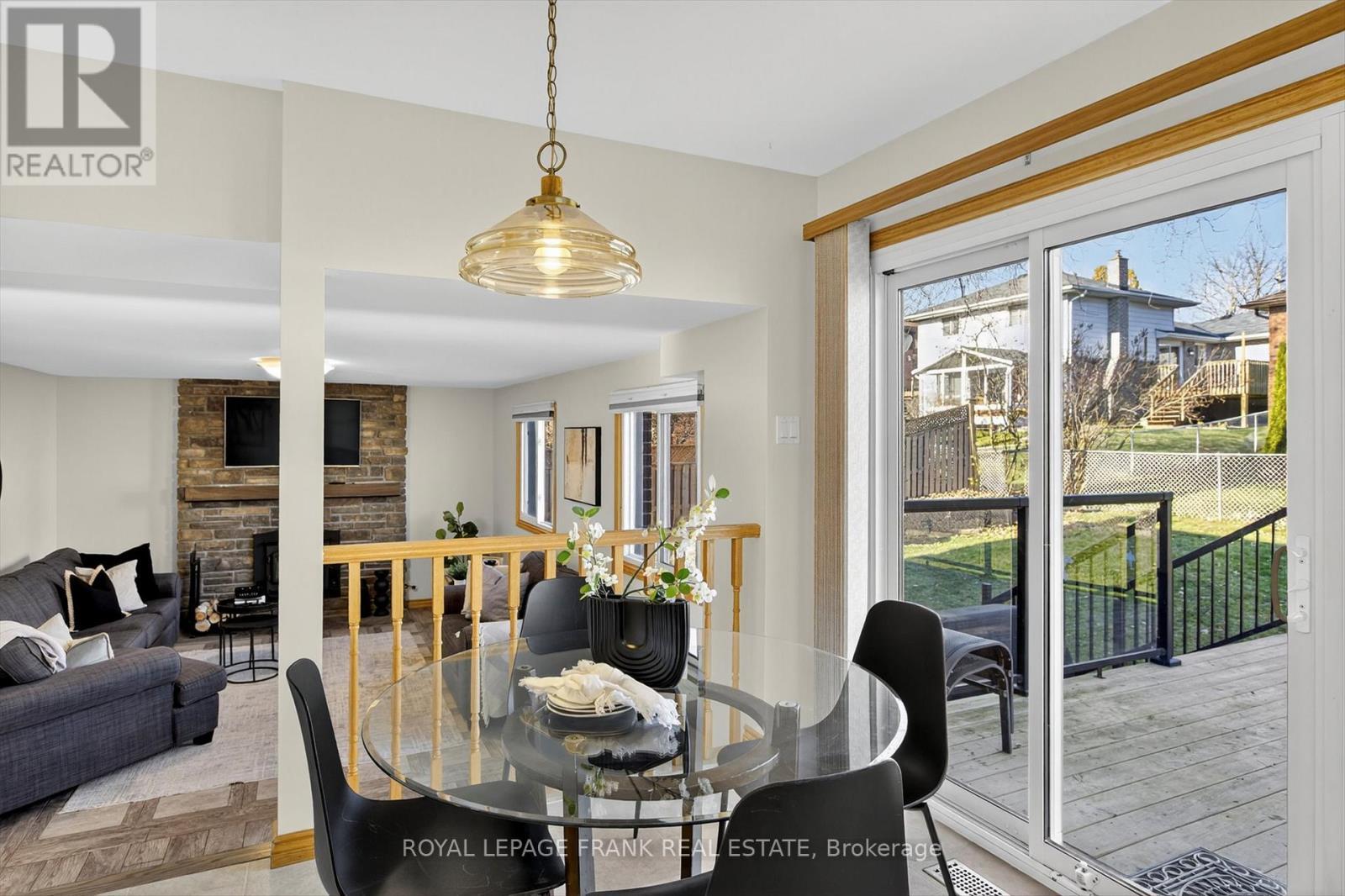 












38 CLEARVIEW COURT

,
Peterborough (Monaghan Ward 2),




Ontario
K9K2A3

