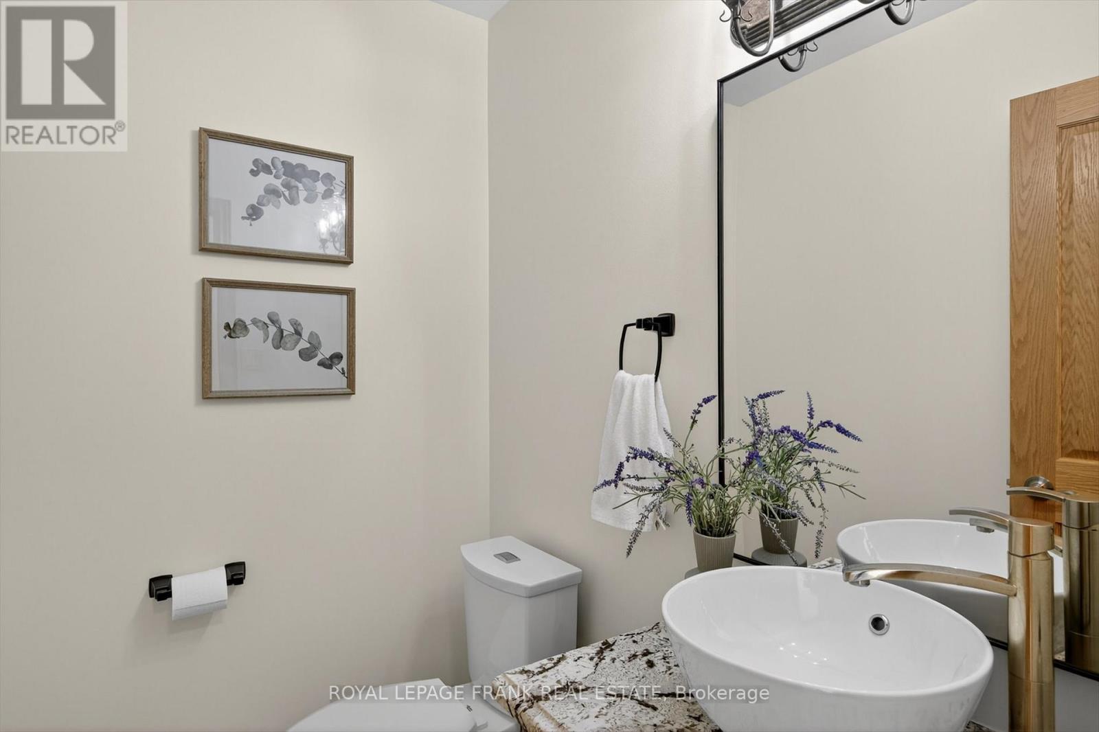 












38 CLEARVIEW COURT

,
Peterborough (Monaghan Ward 2),




Ontario
K9K2A3

