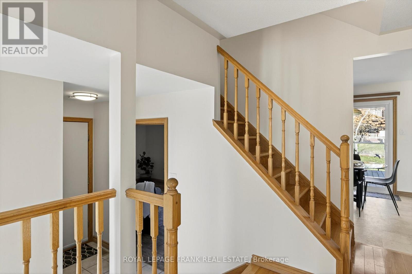 












38 CLEARVIEW COURT

,
Peterborough (Monaghan Ward 2),




Ontario
K9K2A3

