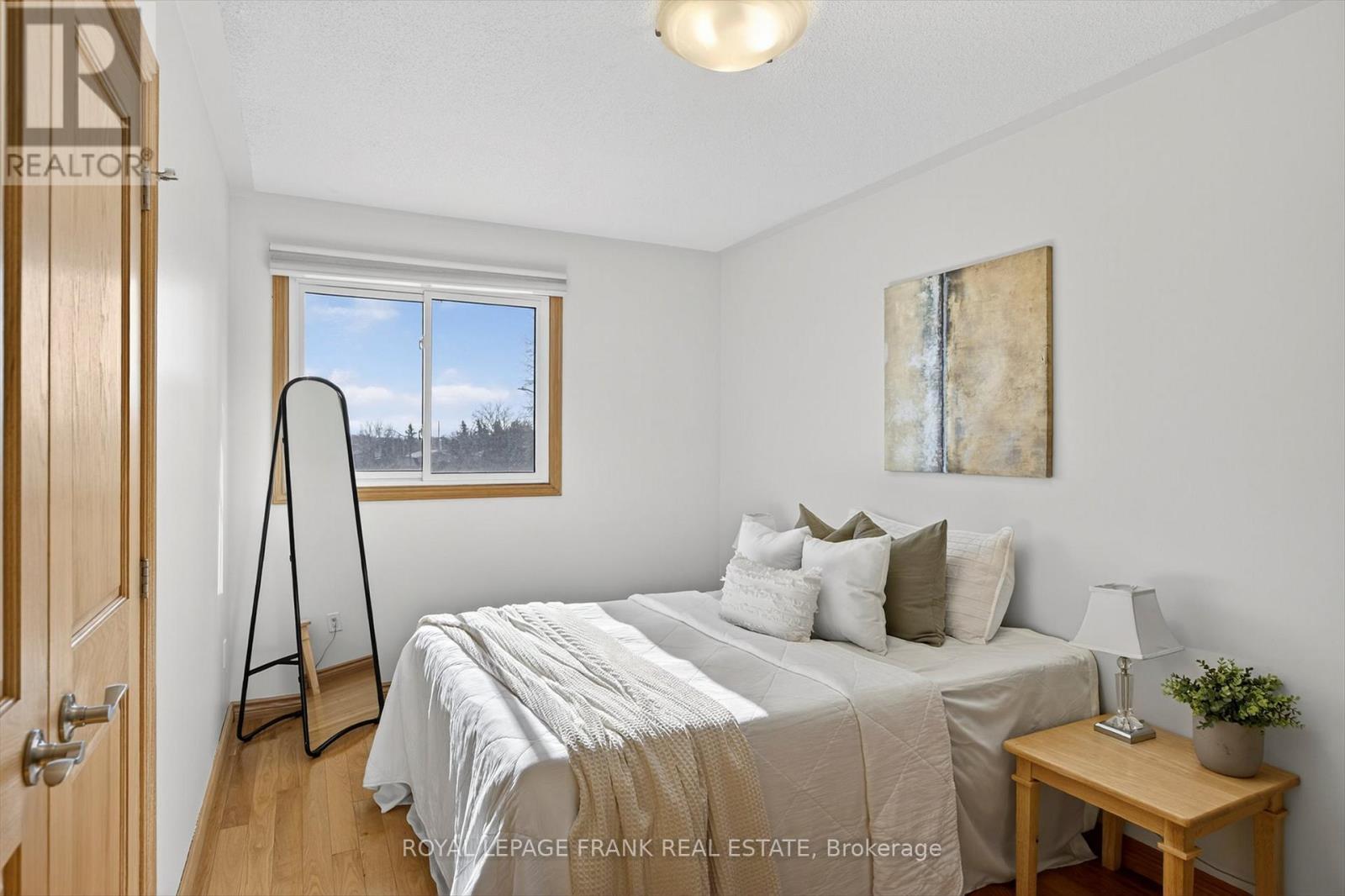 












38 CLEARVIEW COURT

,
Peterborough (Monaghan Ward 2),




Ontario
K9K2A3

