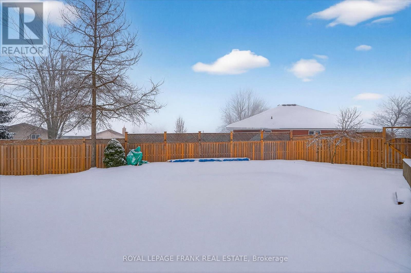 












38 CLEARVIEW COURT

,
Peterborough (Monaghan Ward 2),




Ontario
K9K2A3

