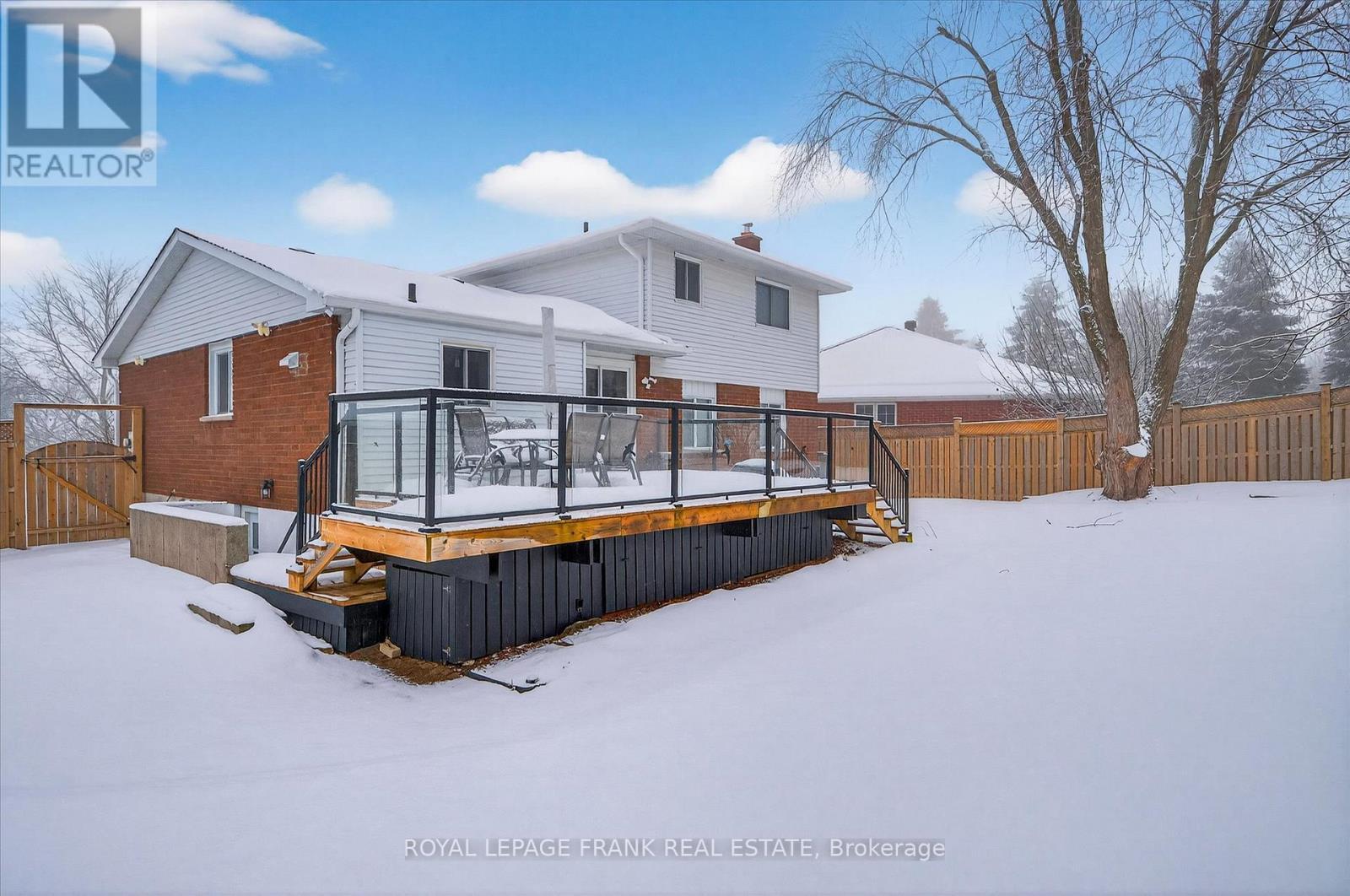 












38 CLEARVIEW COURT

,
Peterborough (Monaghan Ward 2),




Ontario
K9K2A3

