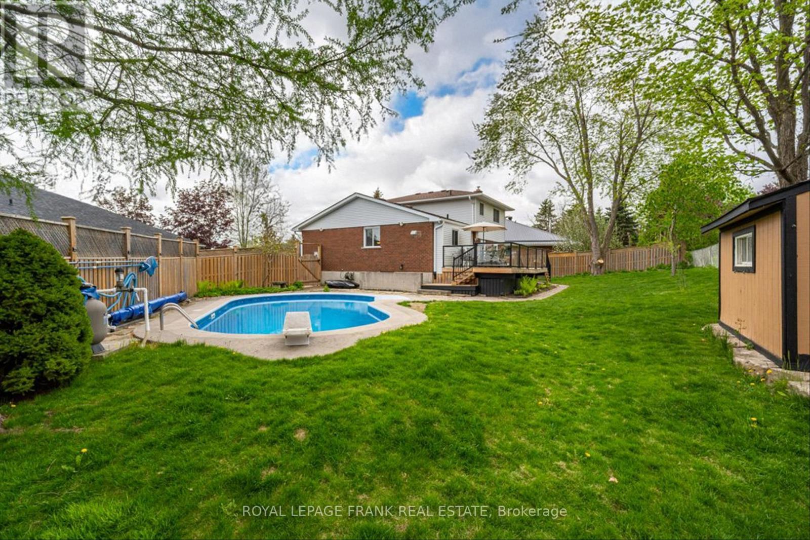












38 CLEARVIEW COURT

,
Peterborough (Monaghan Ward 2),




Ontario
K9K2A3

