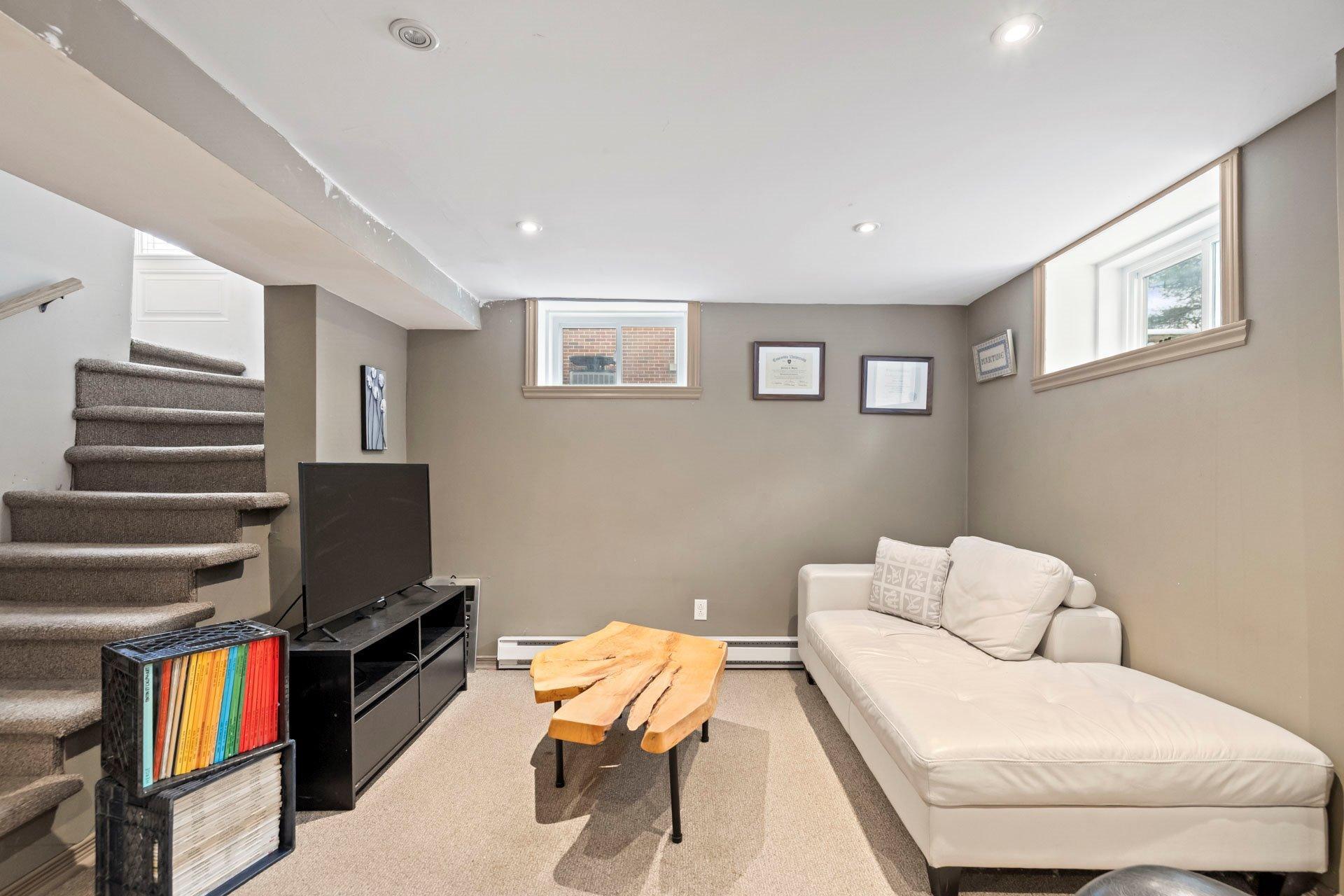 









85


Av. Parkdale

,
Pointe-Claire,




QC
H9R3Y6

