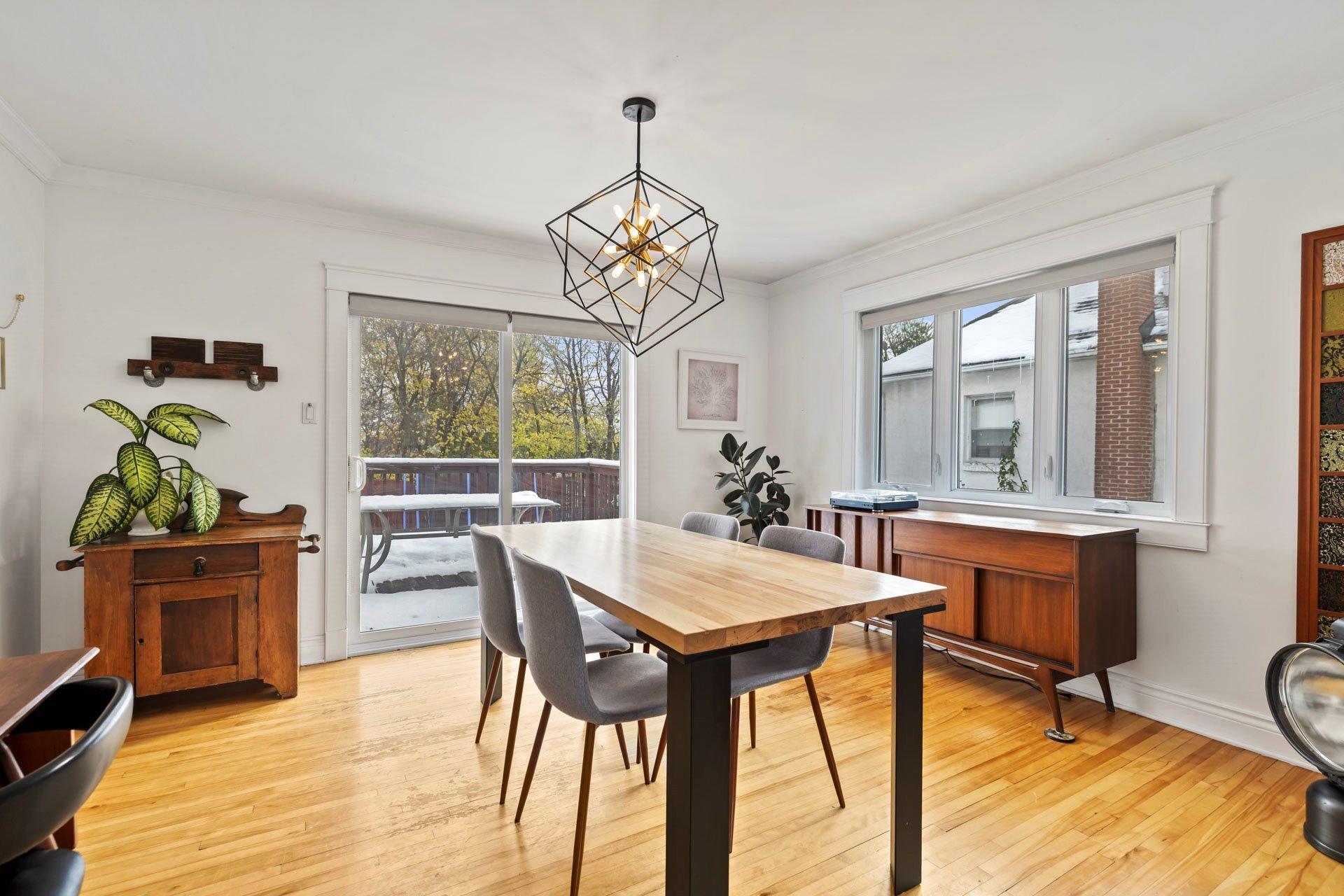 









85


Av. Parkdale

,
Pointe-Claire,




QC
H9R3Y6

