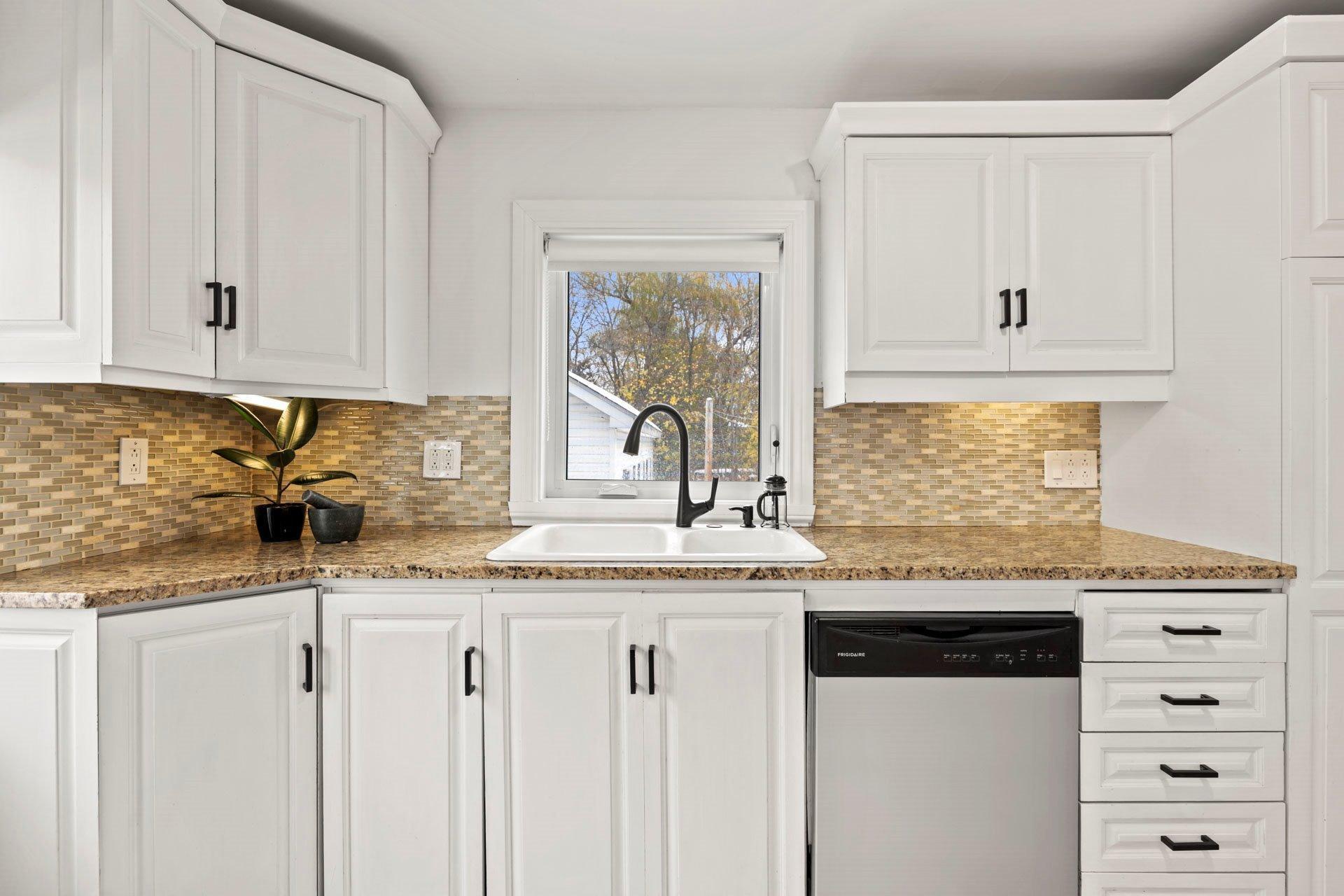 









85


Av. Parkdale

,
Pointe-Claire,




QC
H9R3Y6

