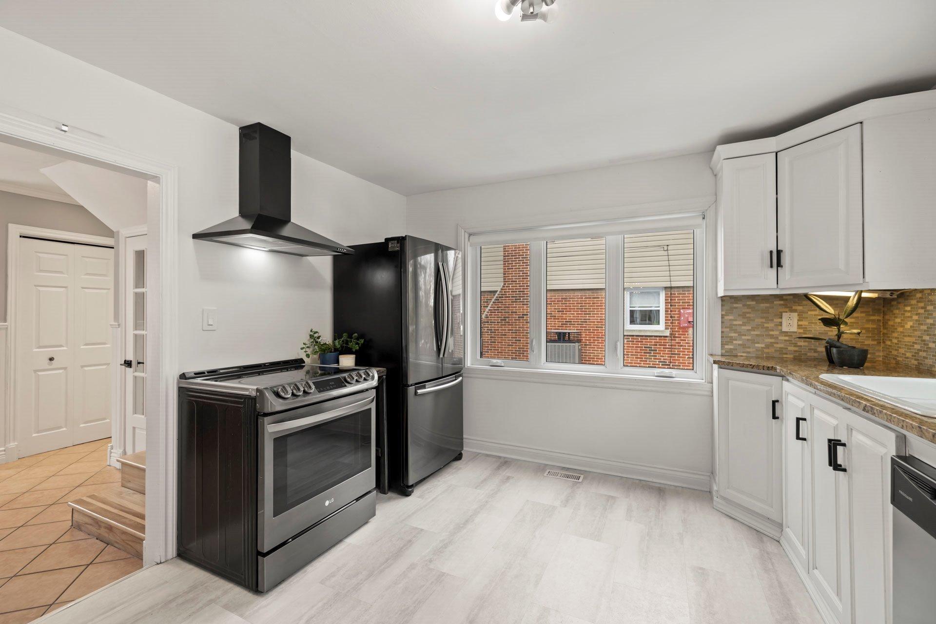 









85


Av. Parkdale

,
Pointe-Claire,




QC
H9R3Y6

