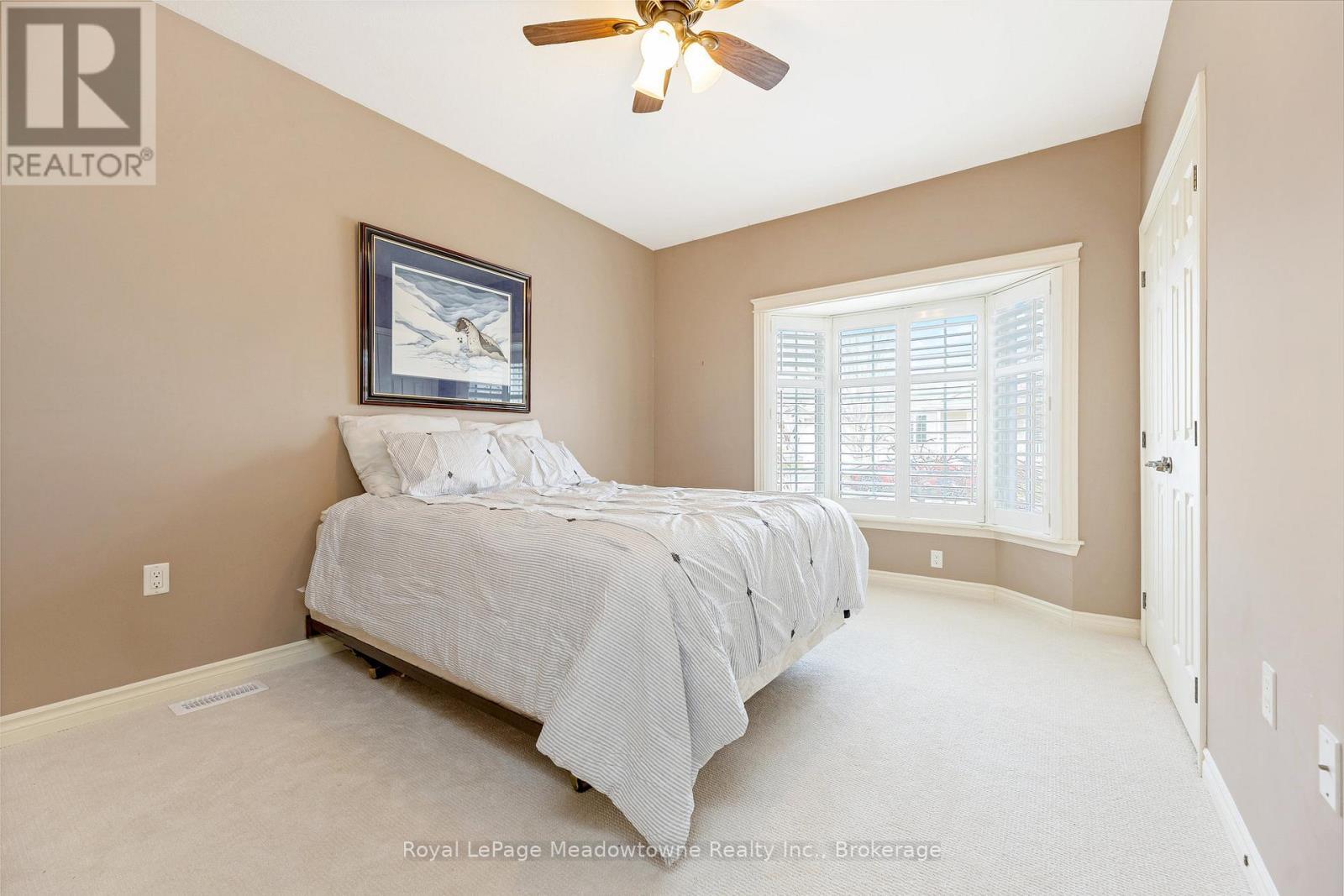 












120 GRACEHILL CRESCENT

,
Hamilton (Freelton),




Ontario
L8B1A5

