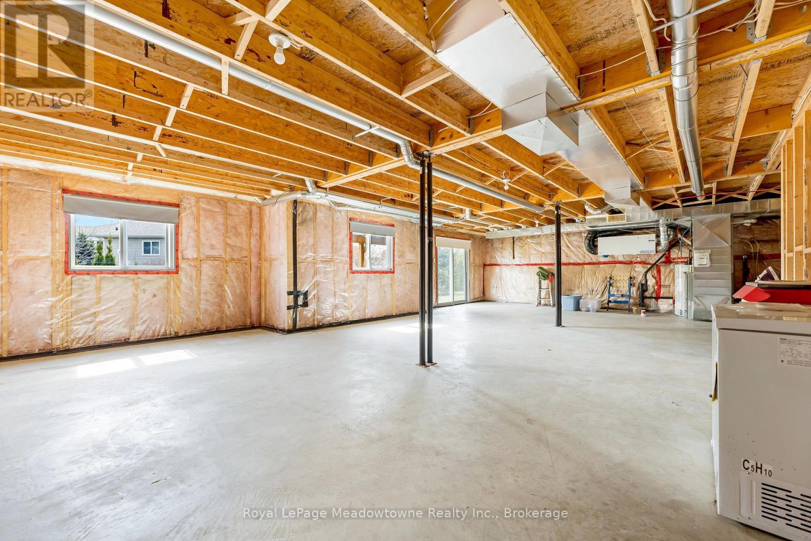 












120 GRACEHILL CRESCENT

,
Hamilton (Freelton),




Ontario
L8B1A5

