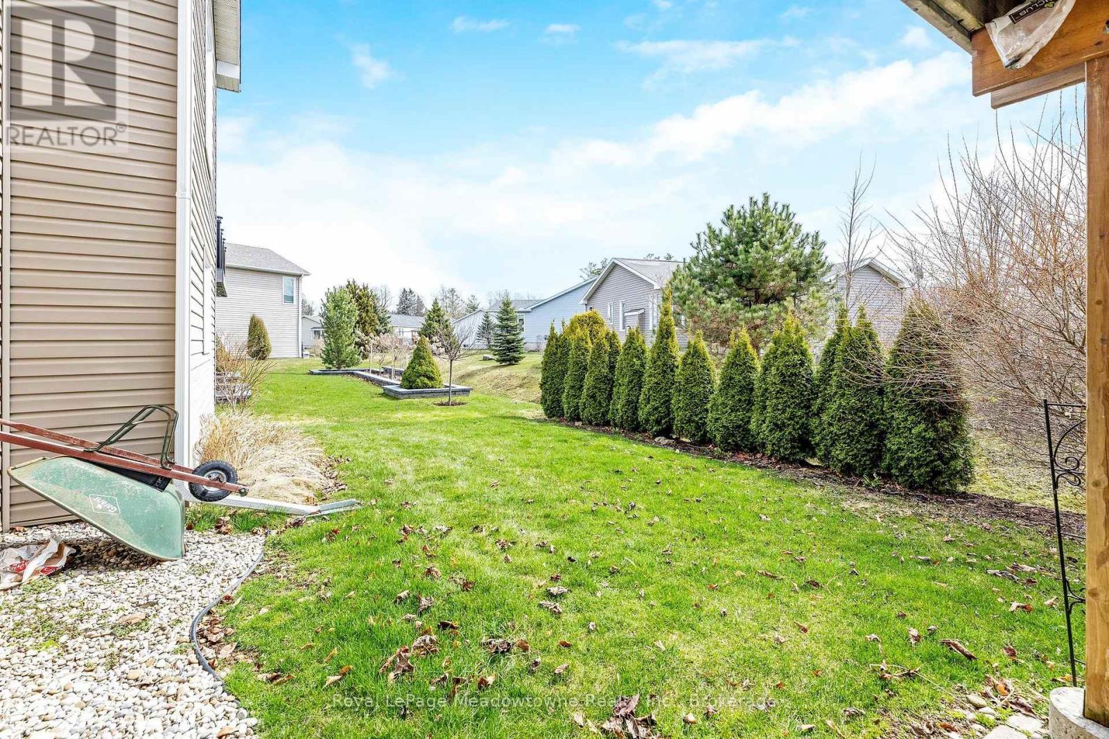 












120 GRACEHILL CRESCENT

,
Hamilton (Freelton),




Ontario
L8B1A5

