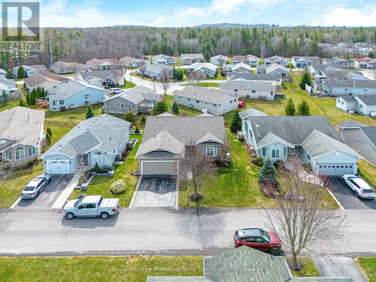 












120 GRACEHILL CRESCENT

,
Hamilton (Freelton),




Ontario
L8B1A5

