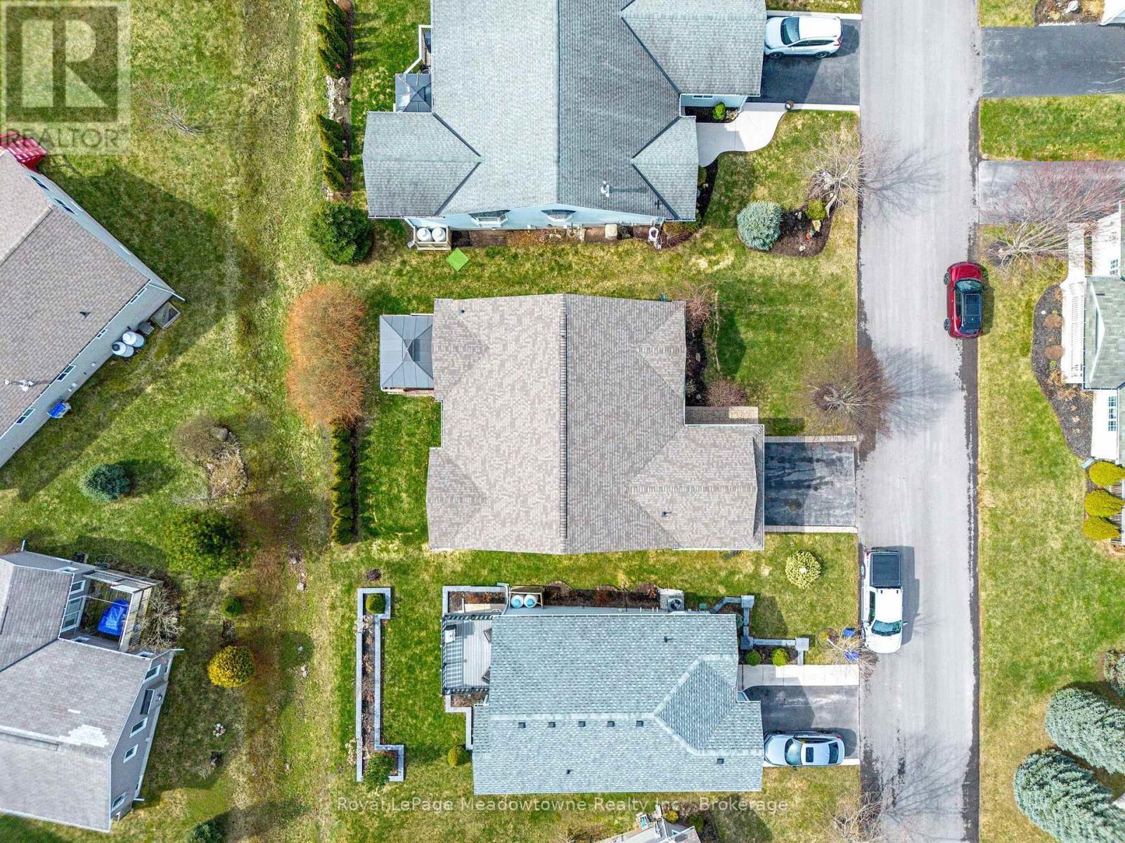 












120 GRACEHILL CRESCENT

,
Hamilton (Freelton),




Ontario
L8B1A5

