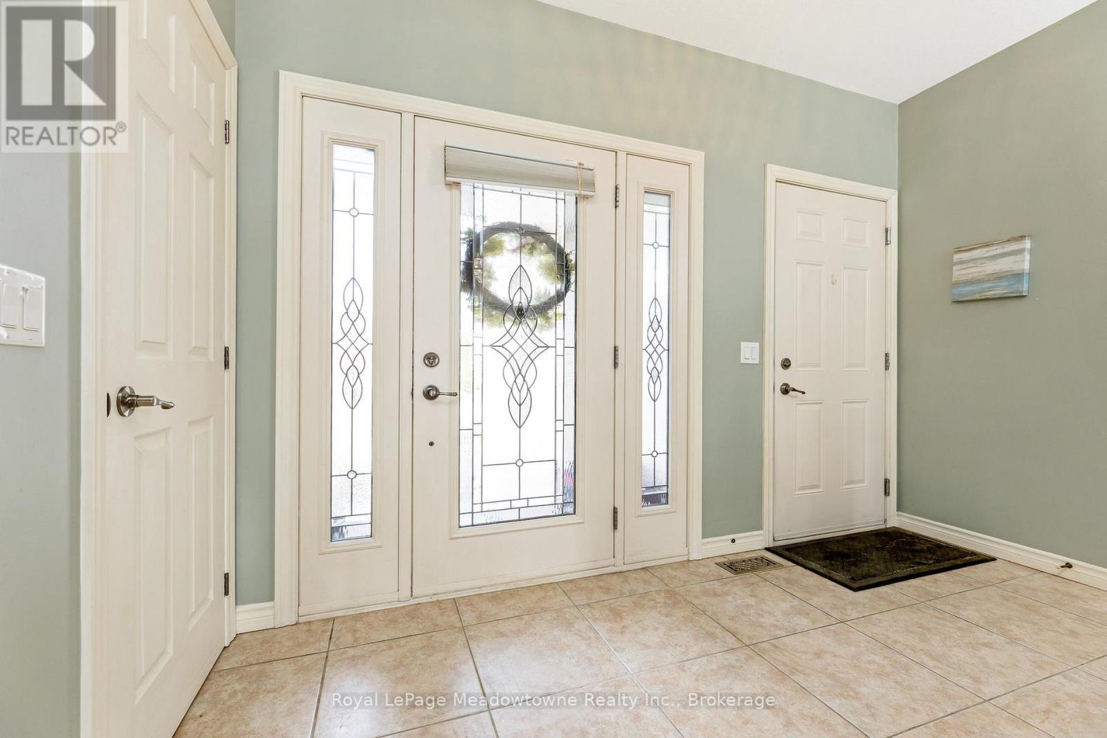 












120 GRACEHILL CRESCENT

,
Hamilton (Freelton),




Ontario
L8B1A5

