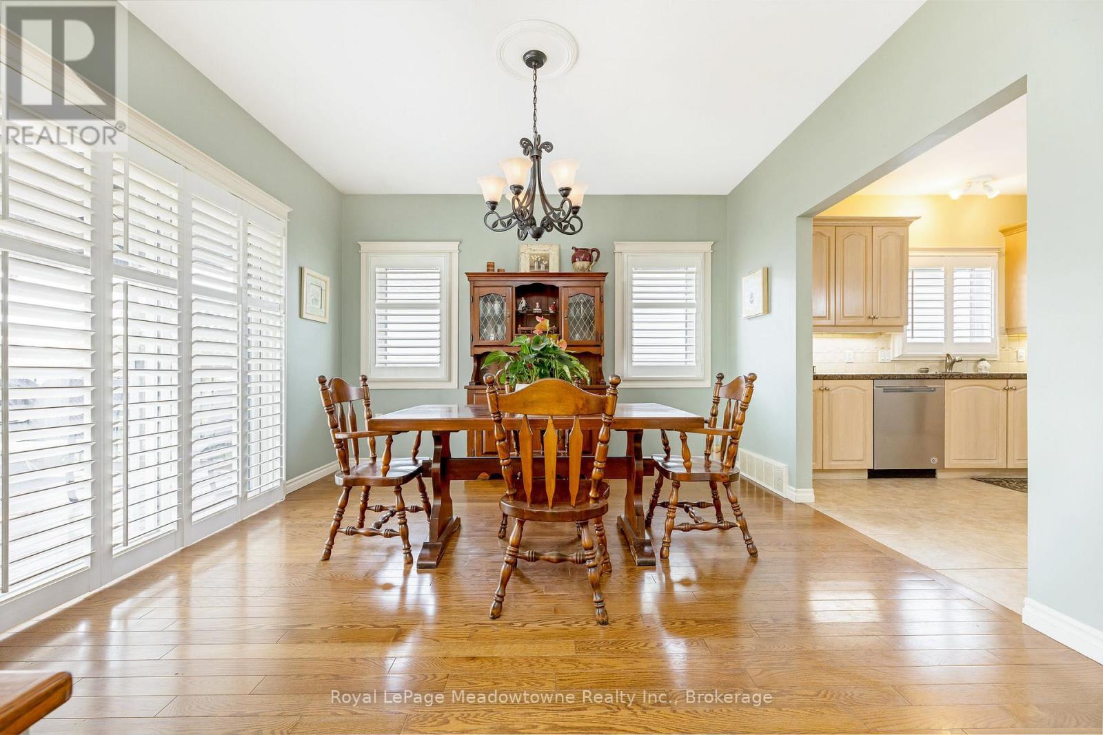 












120 GRACEHILL CRESCENT

,
Hamilton (Freelton),




Ontario
L8B1A5

