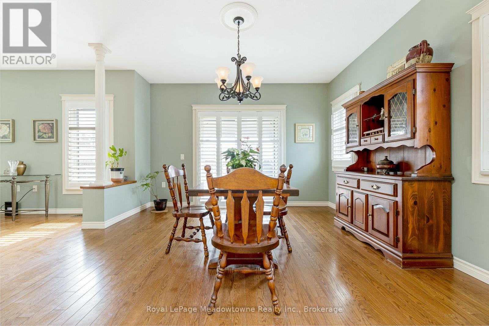 












120 GRACEHILL CRESCENT

,
Hamilton (Freelton),




Ontario
L8B1A5

