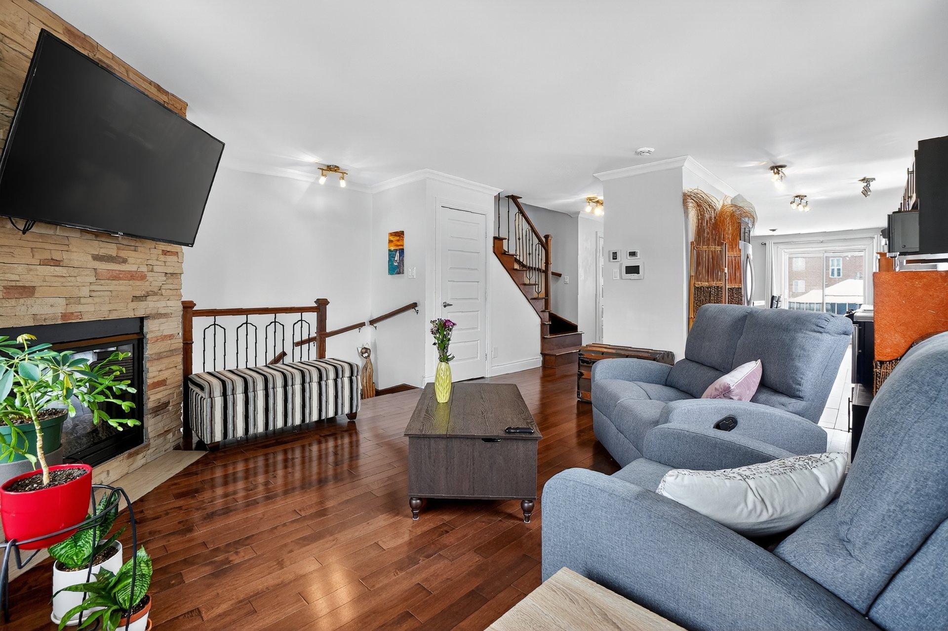 









30


Rue du Jade

,
Saint-Jean-sur-Richelieu,




QC
J2W0C7

