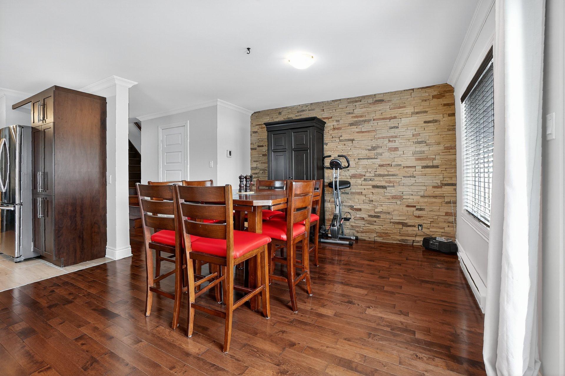 









30


Rue du Jade

,
Saint-Jean-sur-Richelieu,




QC
J2W0C7

