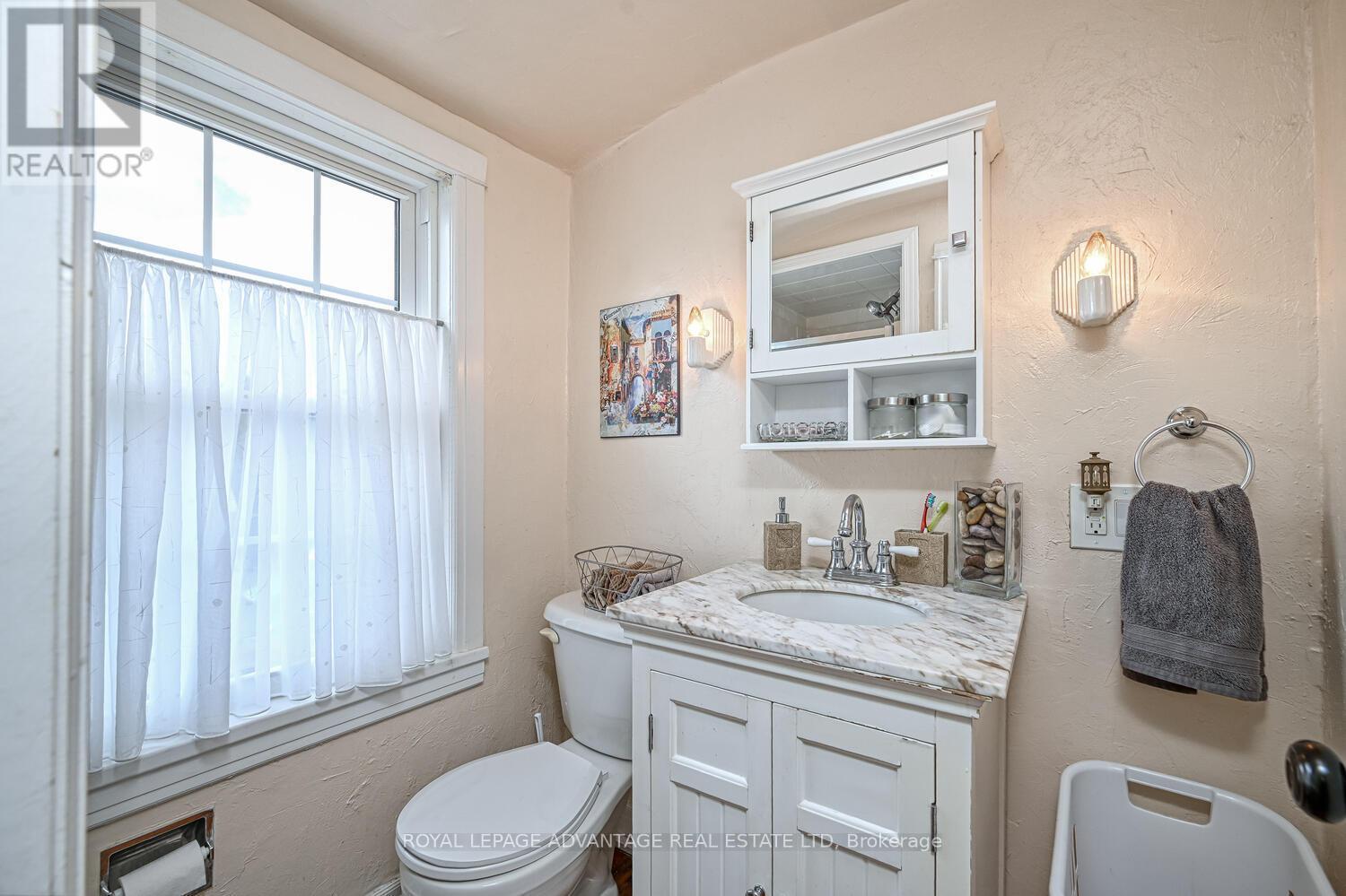 












67 JASPER AVENUE

,
Smiths Falls,




Ontario
K7A4C7

